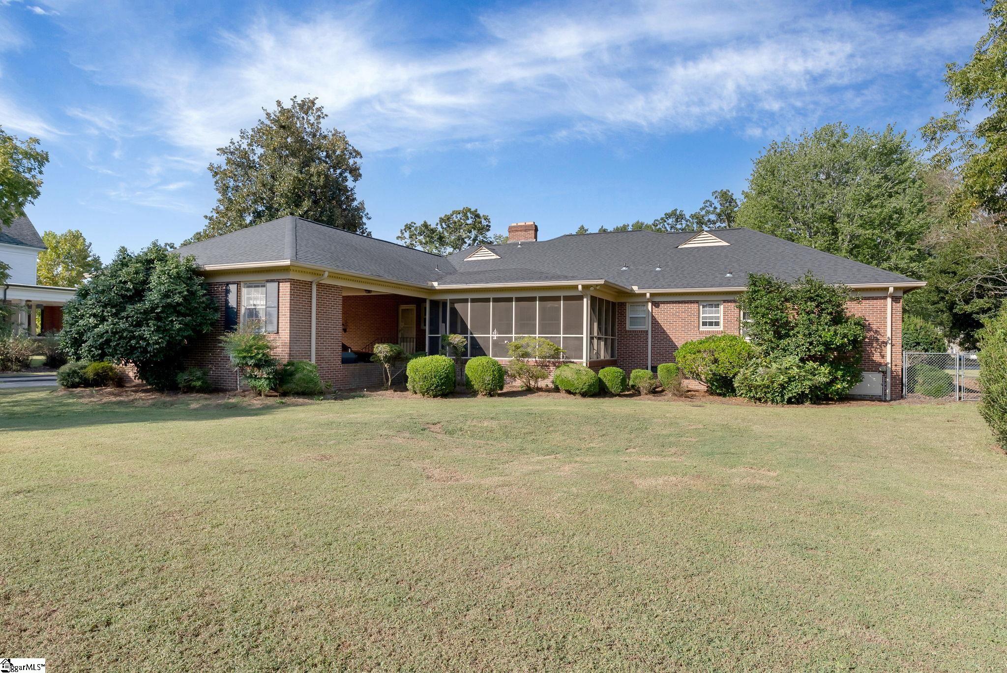 307 S. Broad Street Clinton, SC 29325