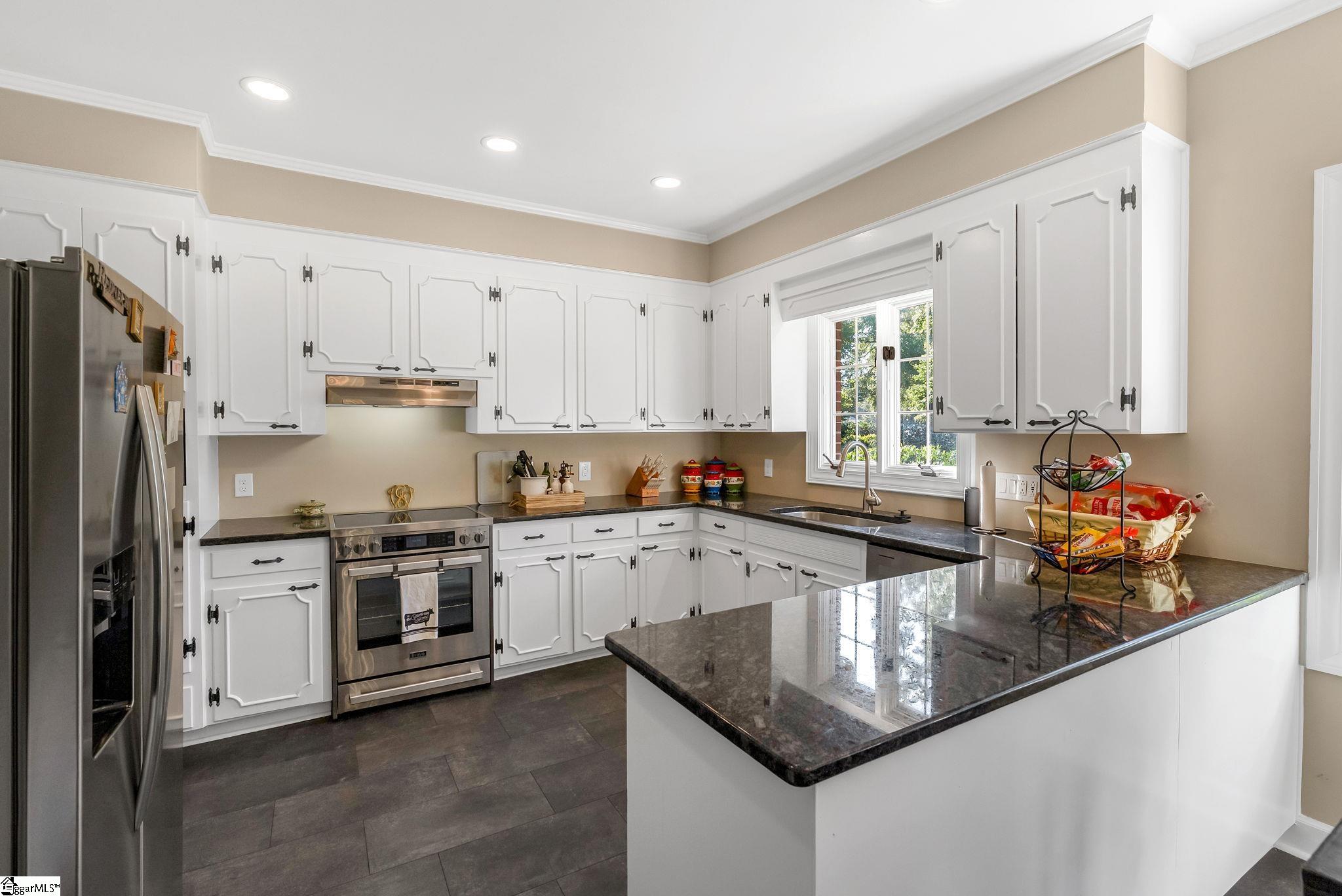307 S. Broad Street Clinton, SC 29325