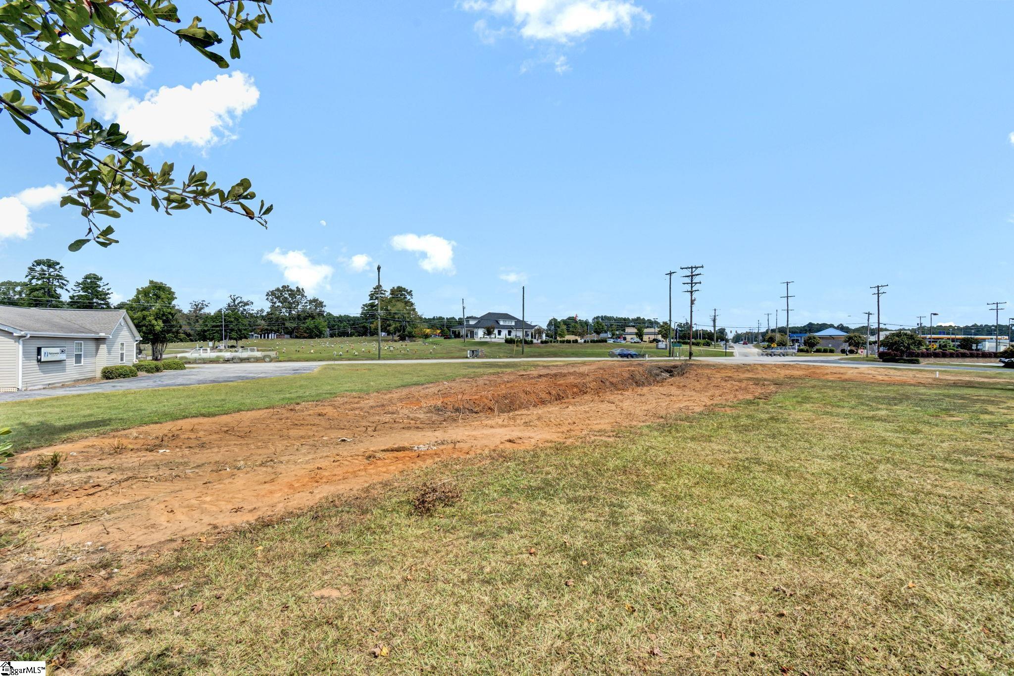790 E Main Street Laurens, SC 29360