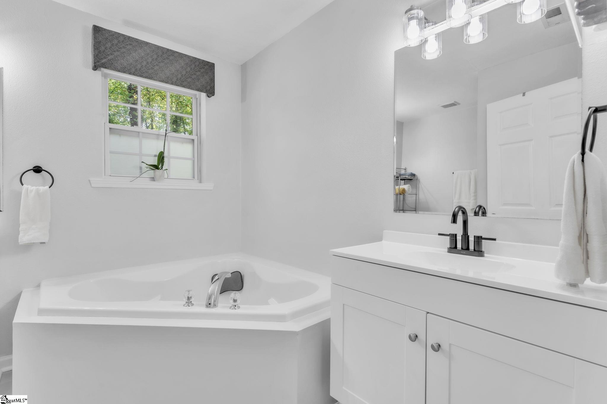 11 Misty Creek Court Greenville, SC 29611