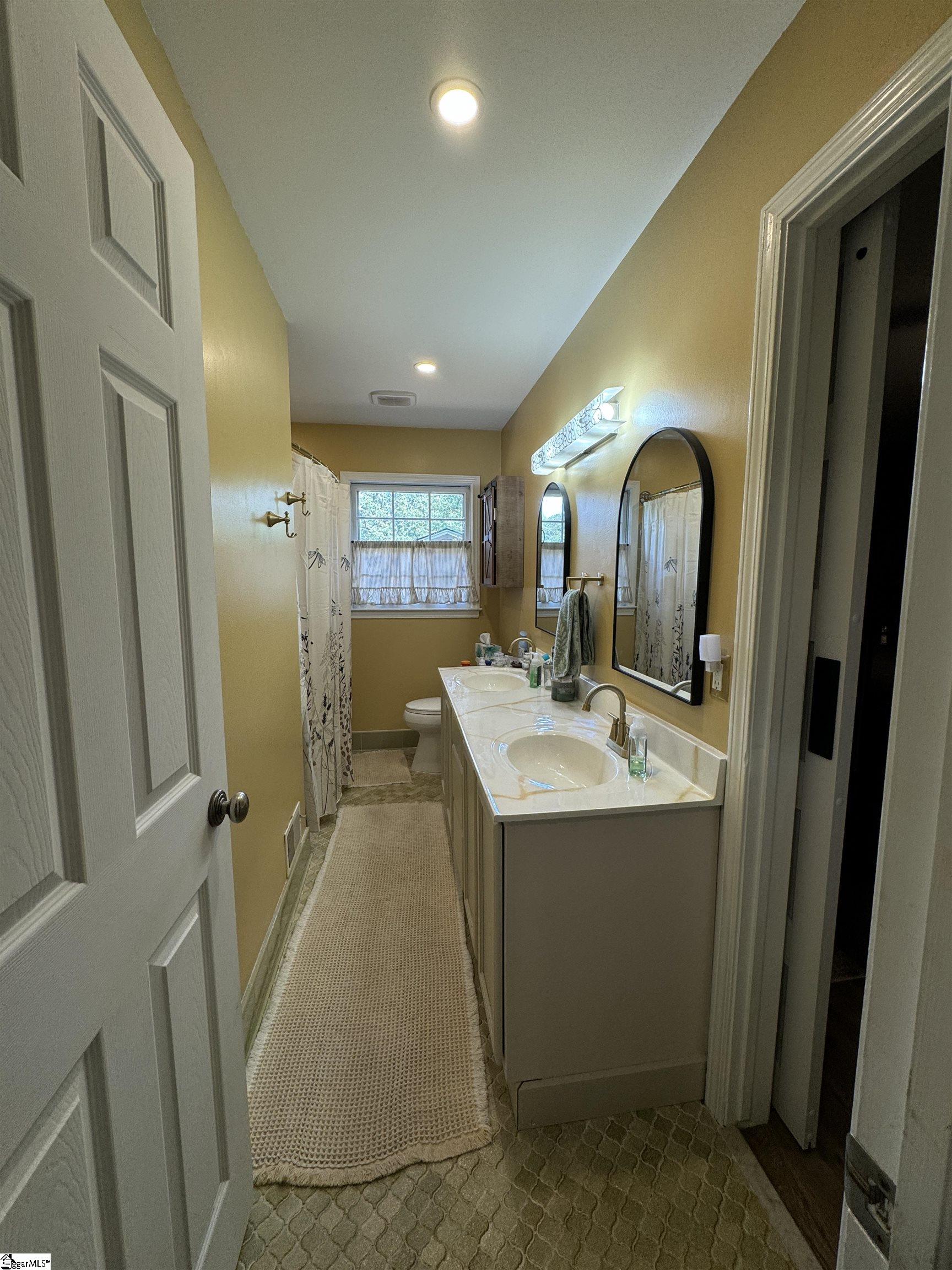 203 W Fernwood Road Simpsonville, SC 29681