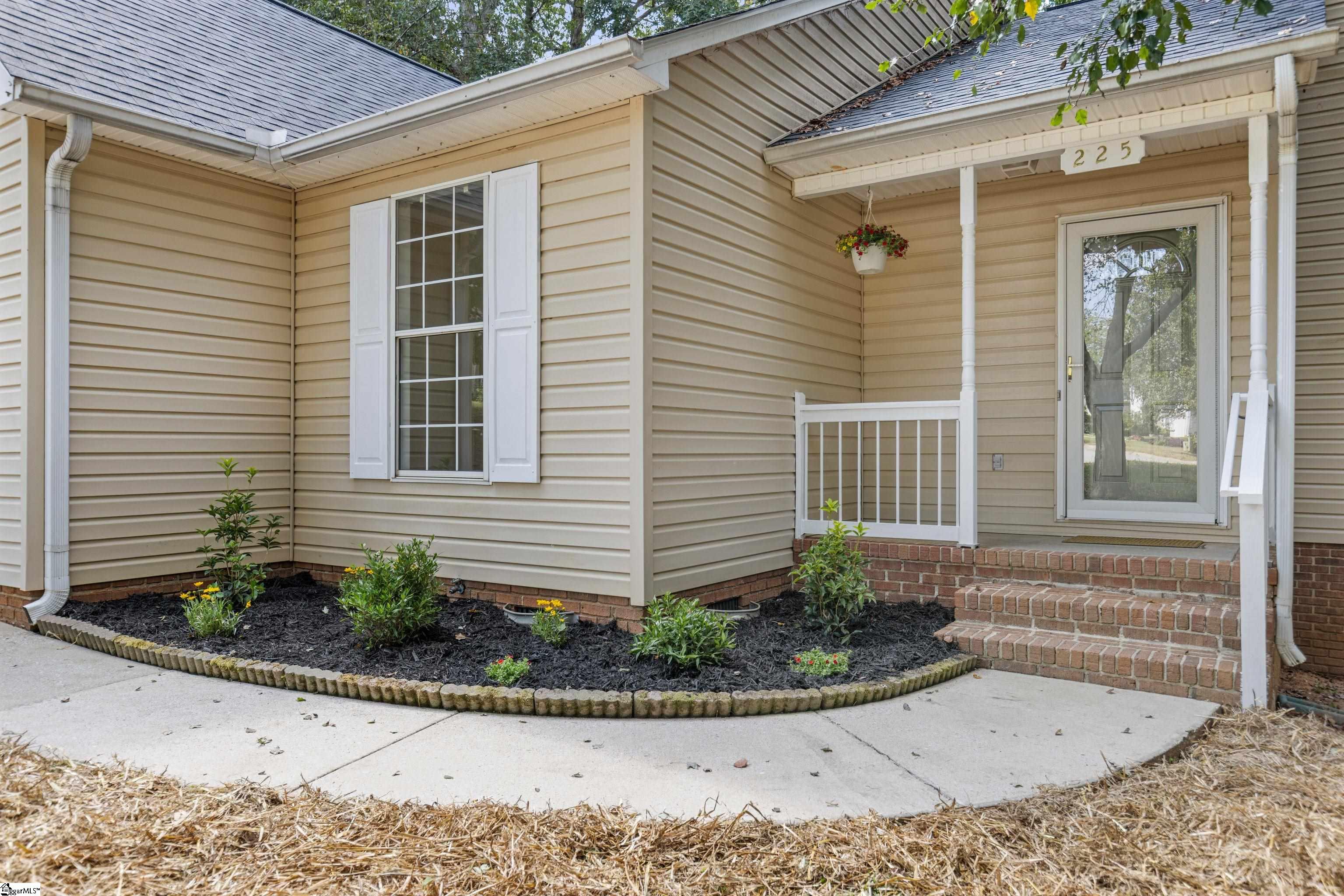 225 Clear Lake Drive Simpsonville, SC 29680