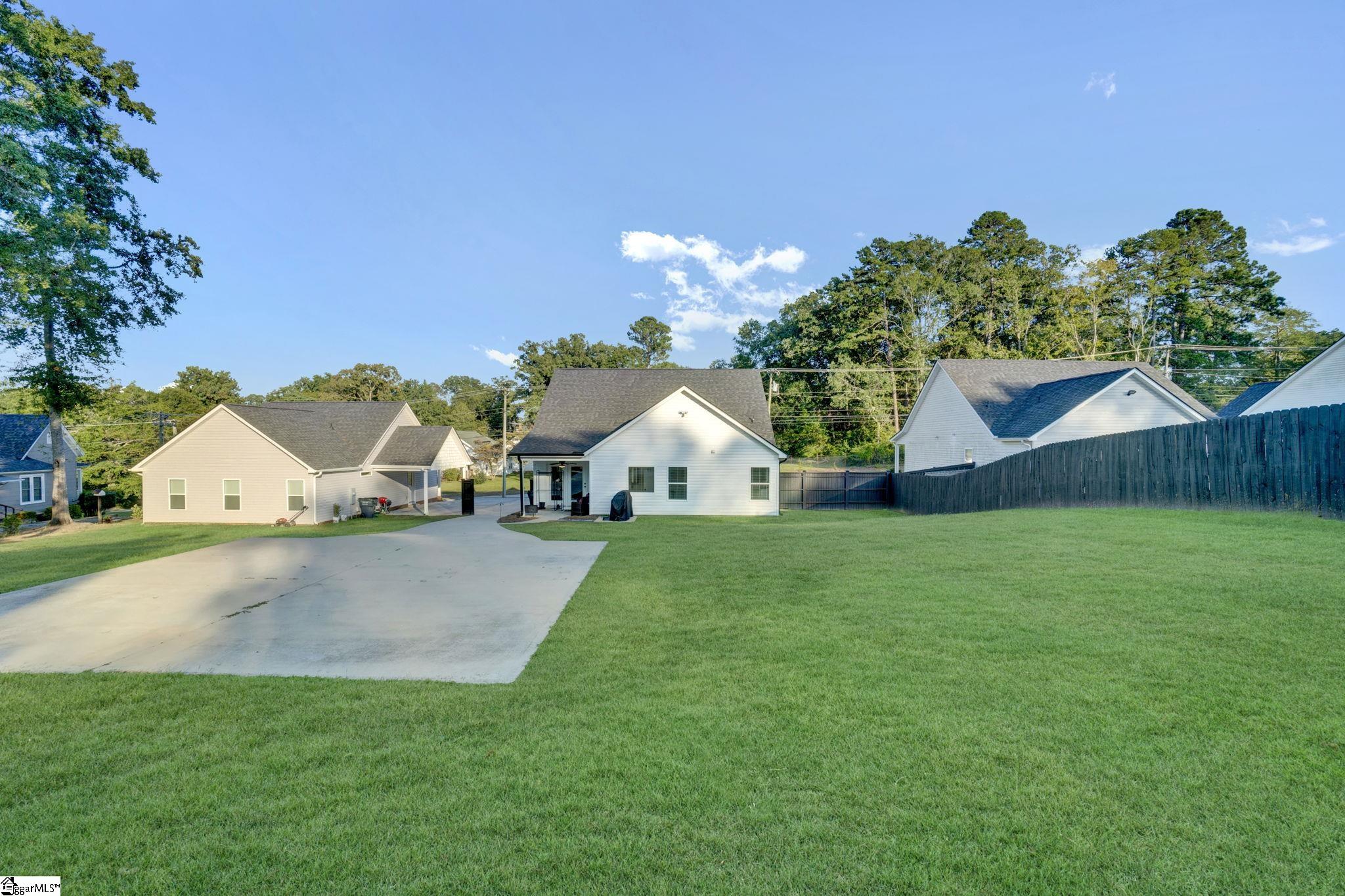 714 Chestnut Street Laurens, SC 29360
