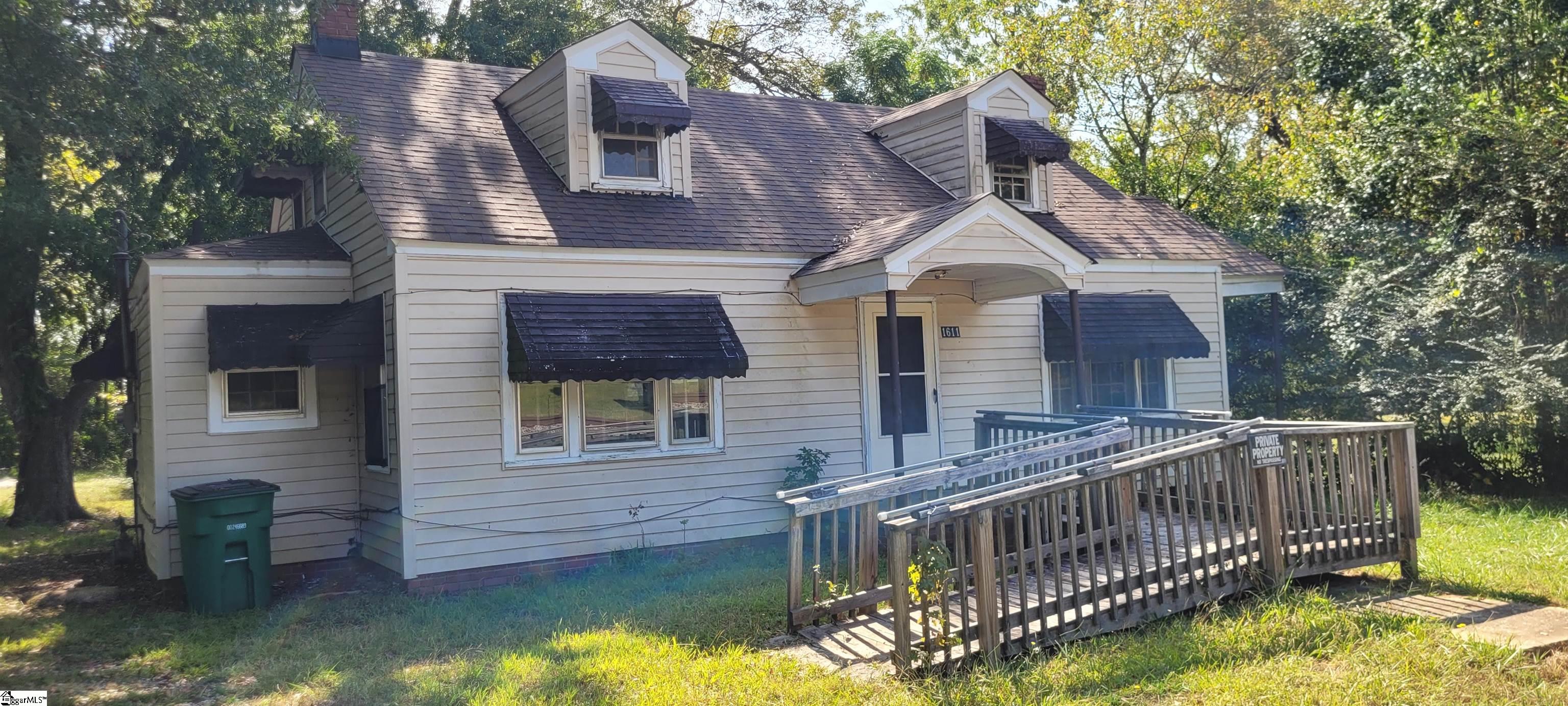 1611 Gary Street Clinton, SC 29325