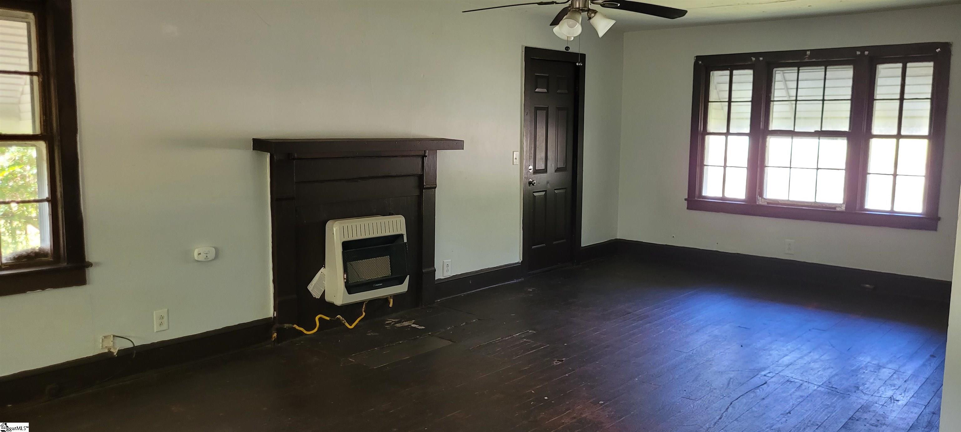 1611 Gary Street Clinton, SC 29325