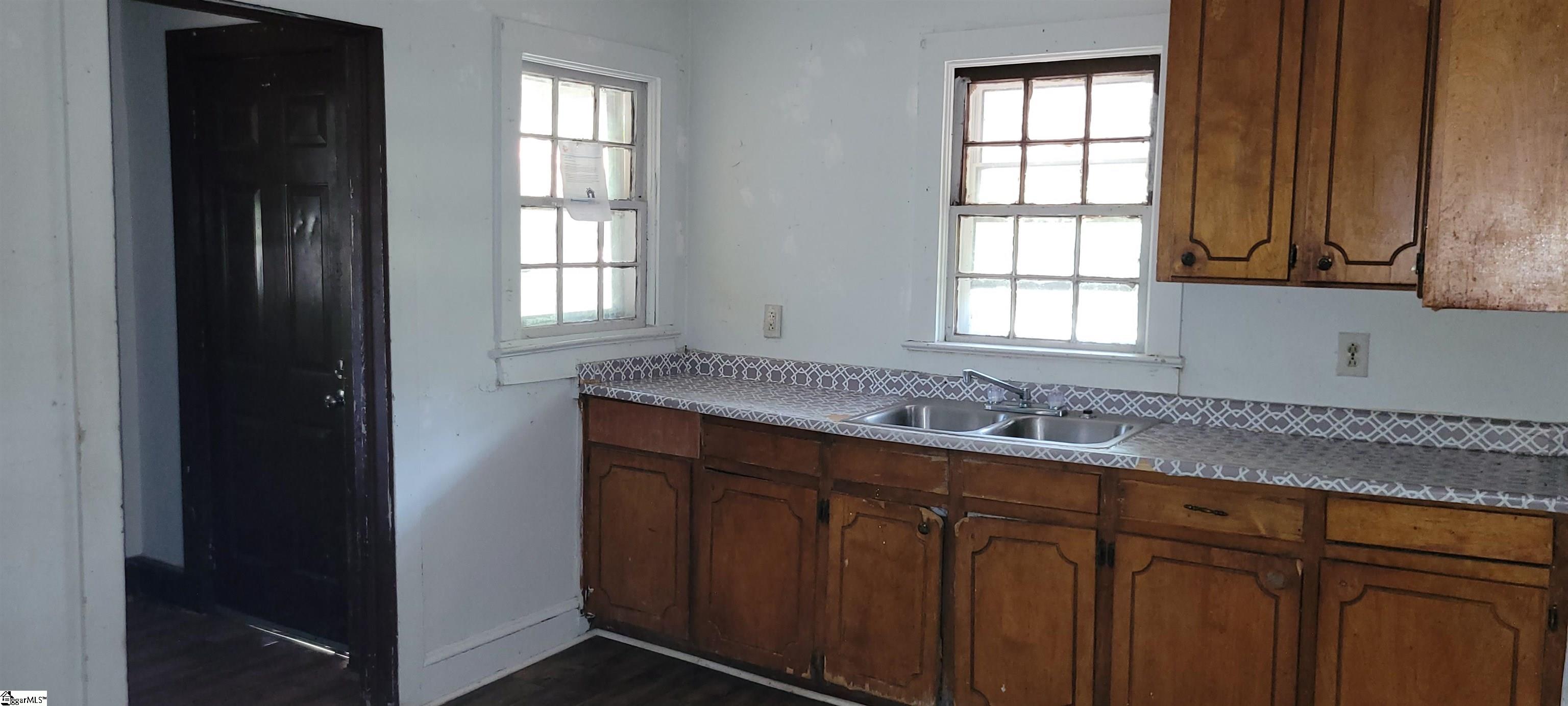 1611 Gary Street Clinton, SC 29325