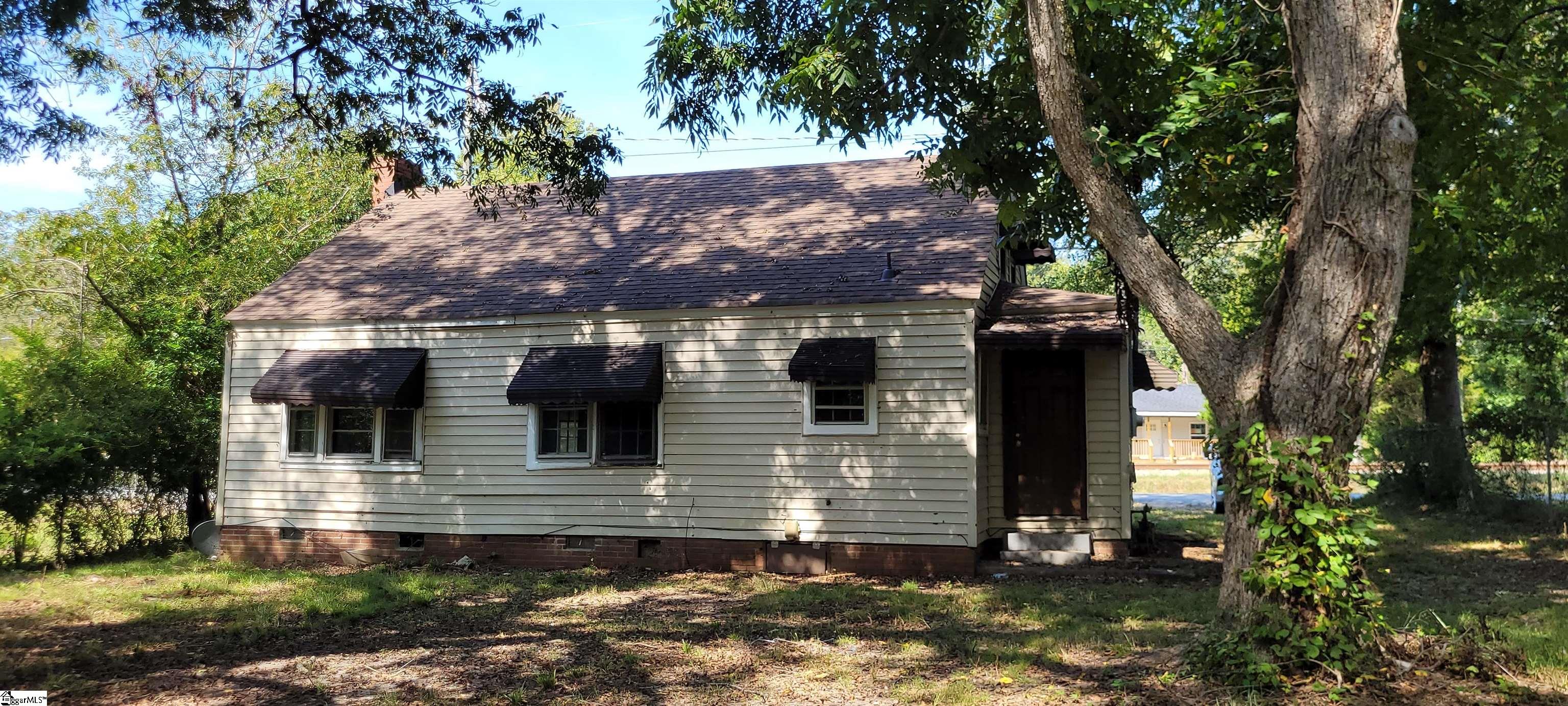 1611 Gary Street Clinton, SC 29325