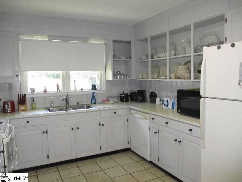 506 Fairview Road Laurens, SC 29360