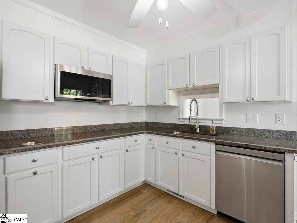 604 Gray Fox Square Taylors, SC 29687