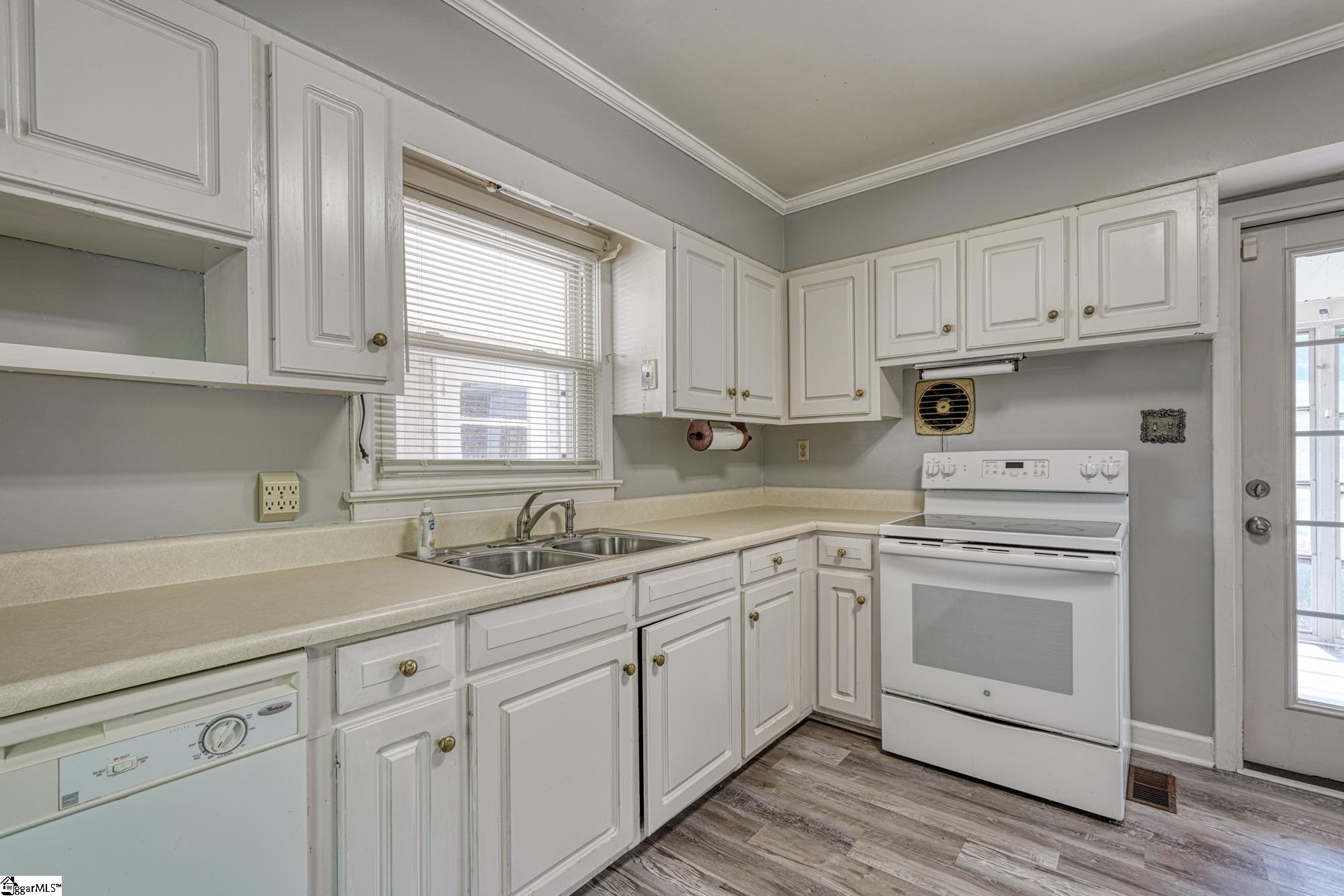 711 Springhill Avenue Spartanburg, SC 29303