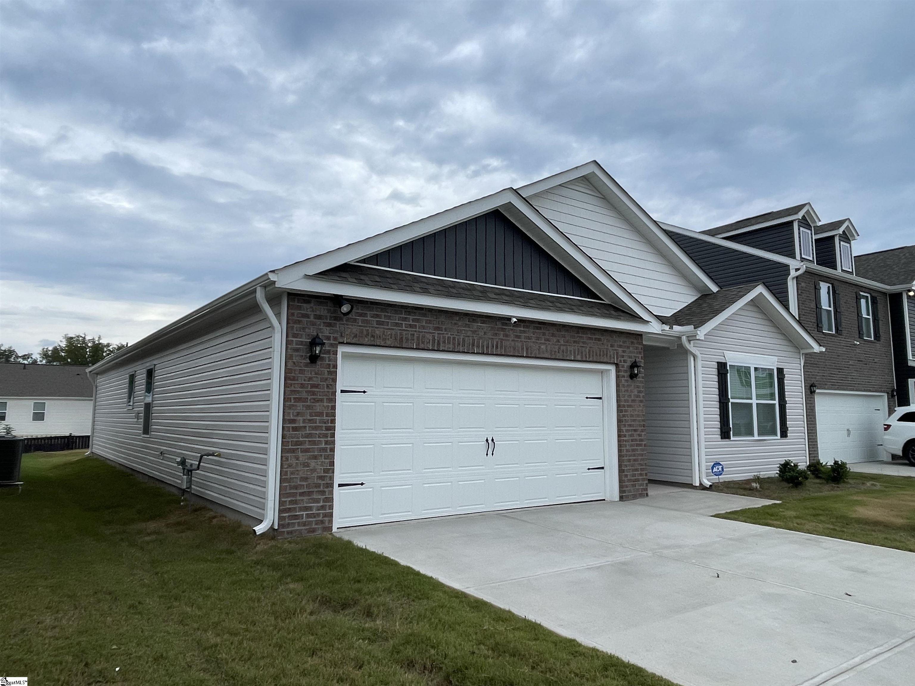 933 Greyford Lane Woodruff, SC 29388