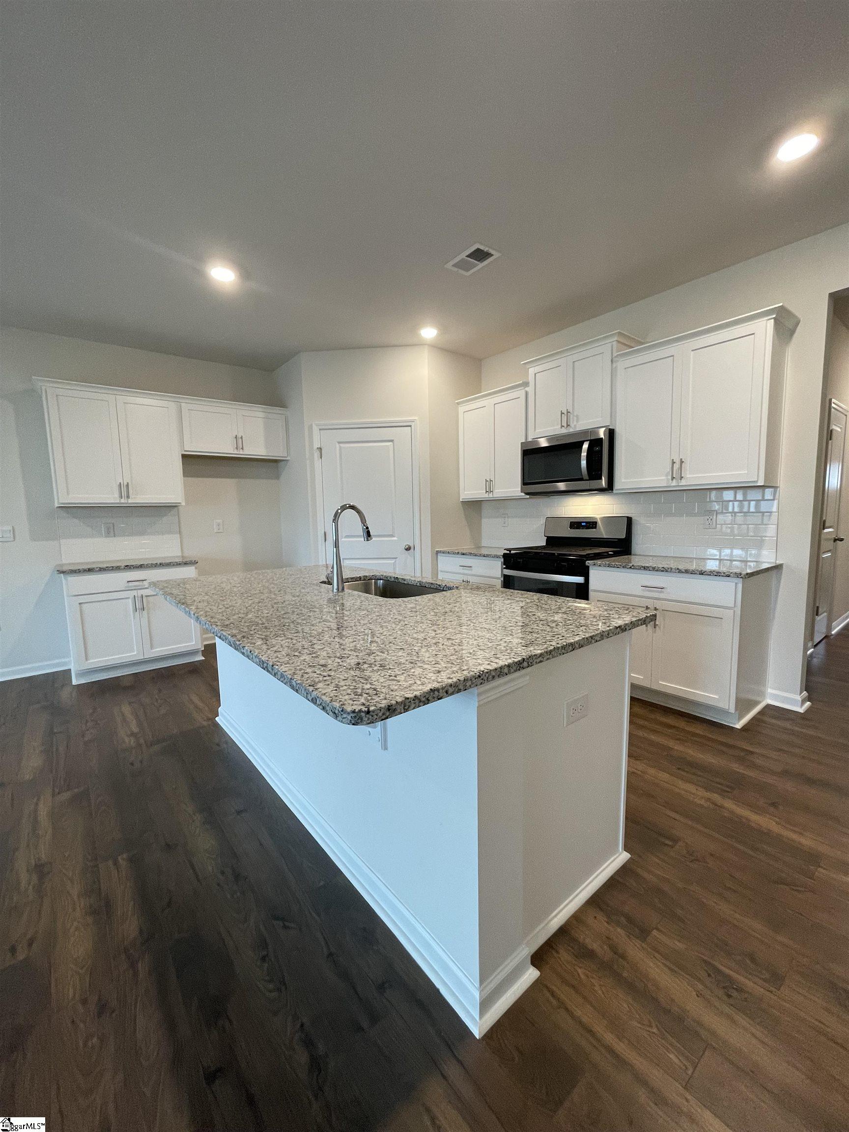 933 Greyford Lane Woodruff, SC 29388