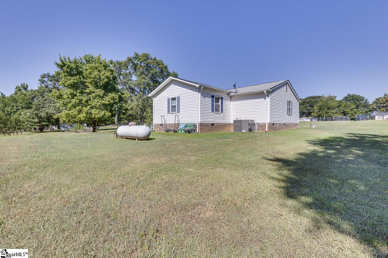 3332 Highway Gray Court, SC 29645