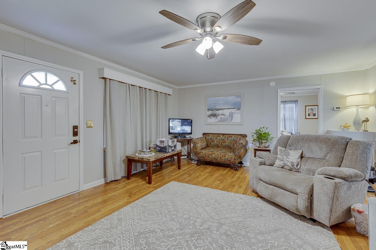 3332 Highway Gray Court, SC 29645