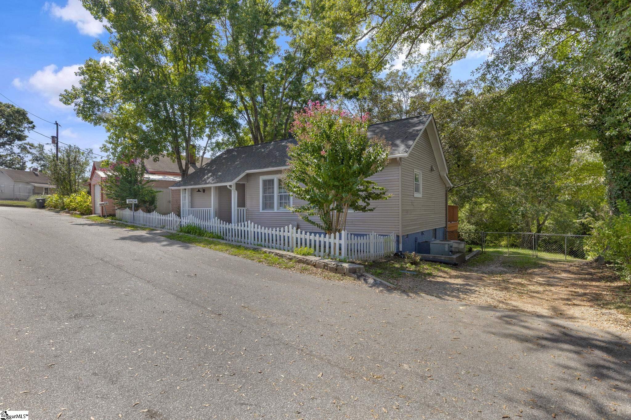 9 Hampton Street Ware Shoals, SC 29692