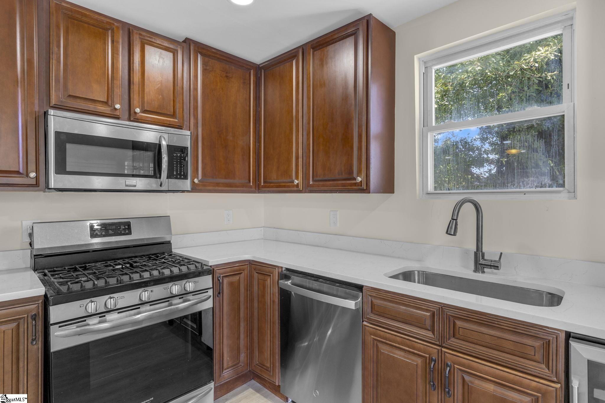 9 Hampton Street Ware Shoals, SC 29692
