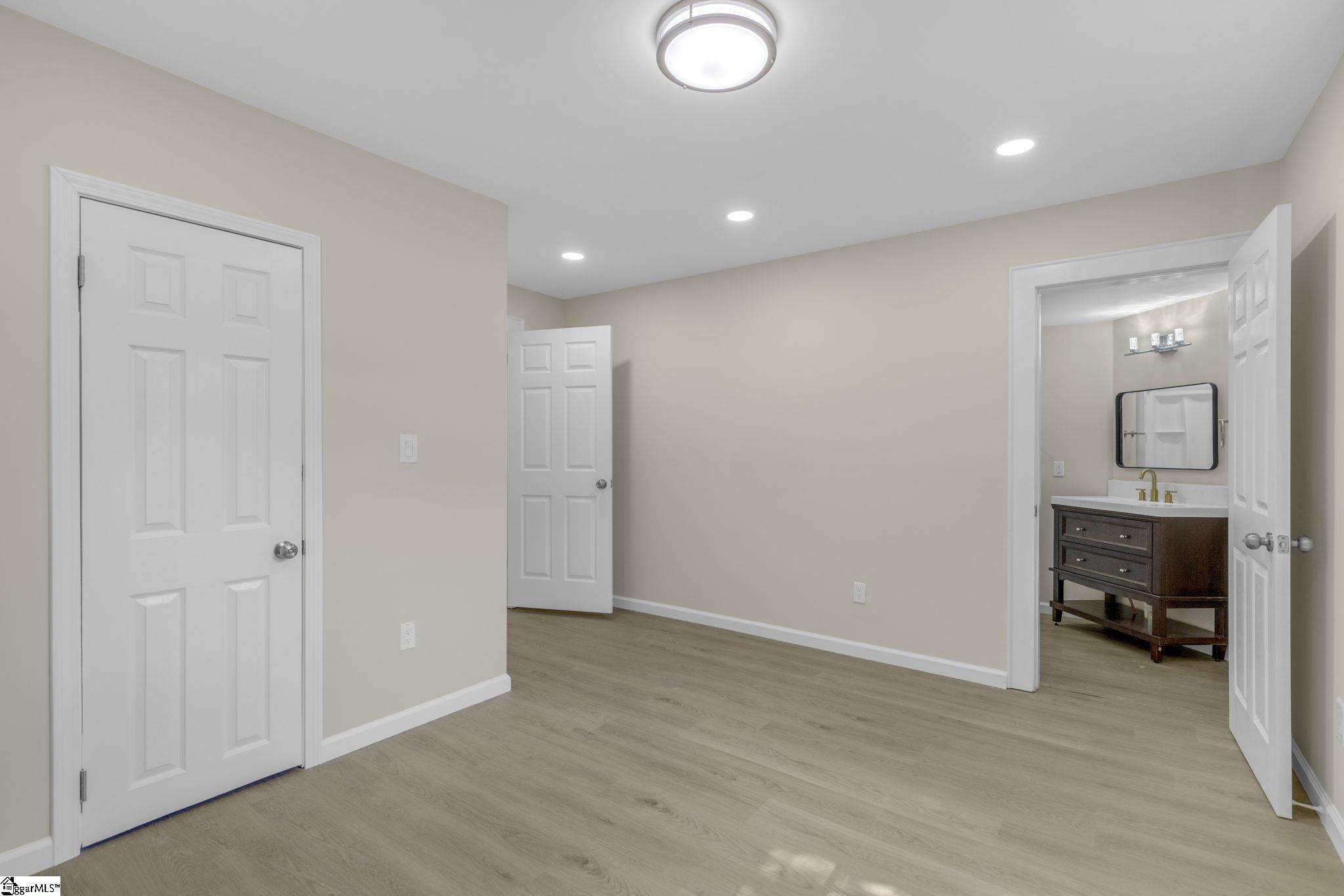9 Hampton Street Ware Shoals, SC 29692