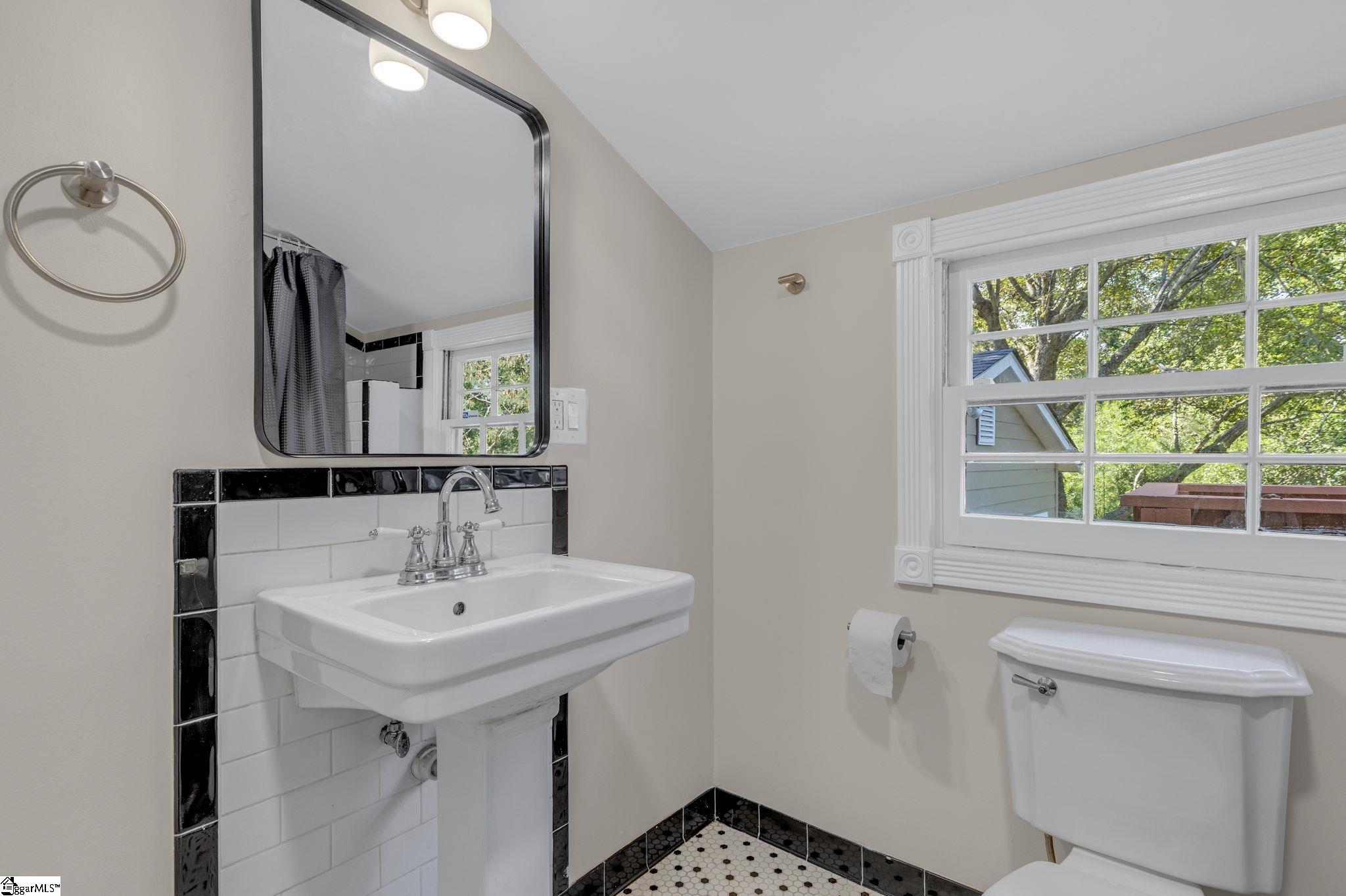 9 Hampton Street Ware Shoals, SC 29692