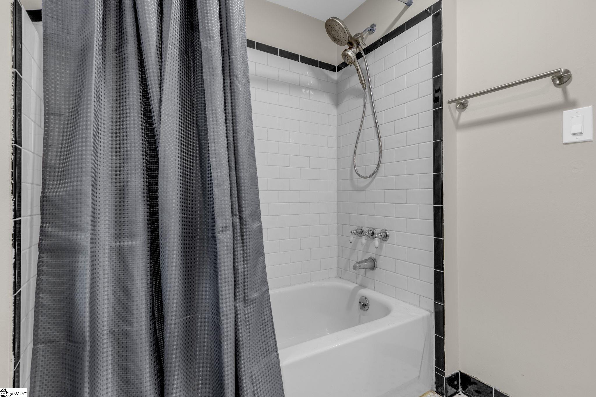 9 Hampton Street Ware Shoals, SC 29692