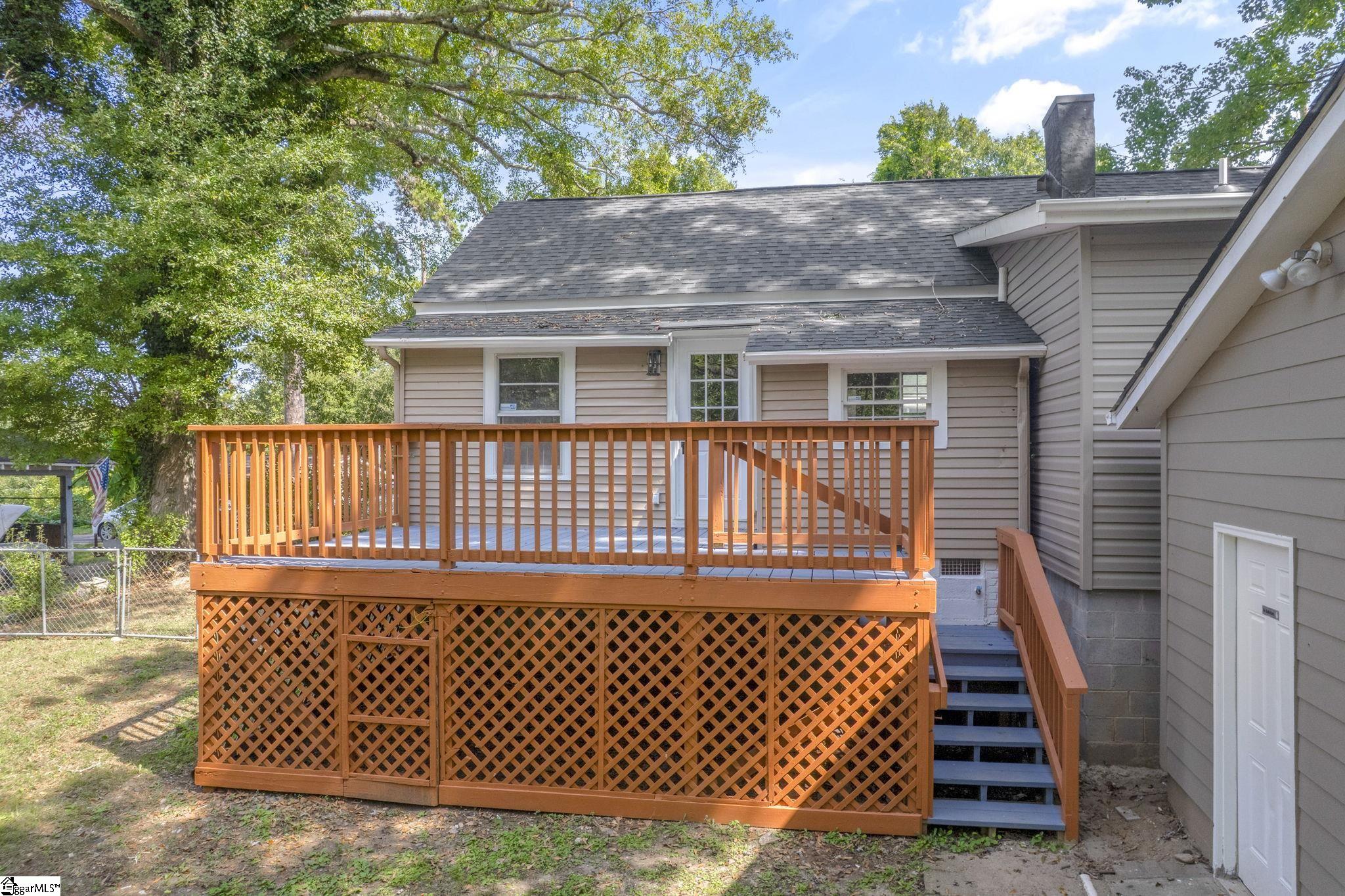 9 Hampton Street Ware Shoals, SC 29692