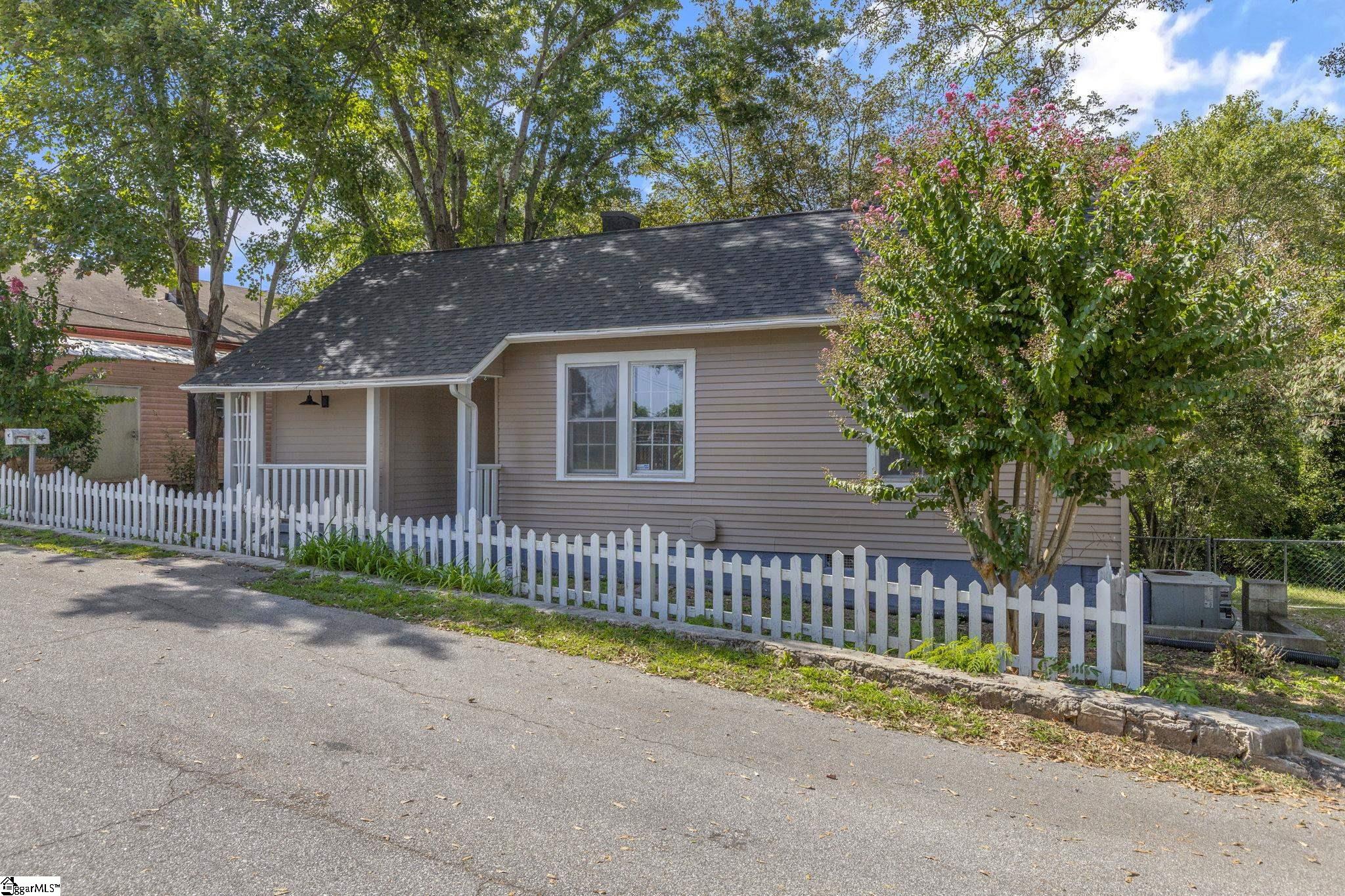 9 Hampton Street Ware Shoals, SC 29692