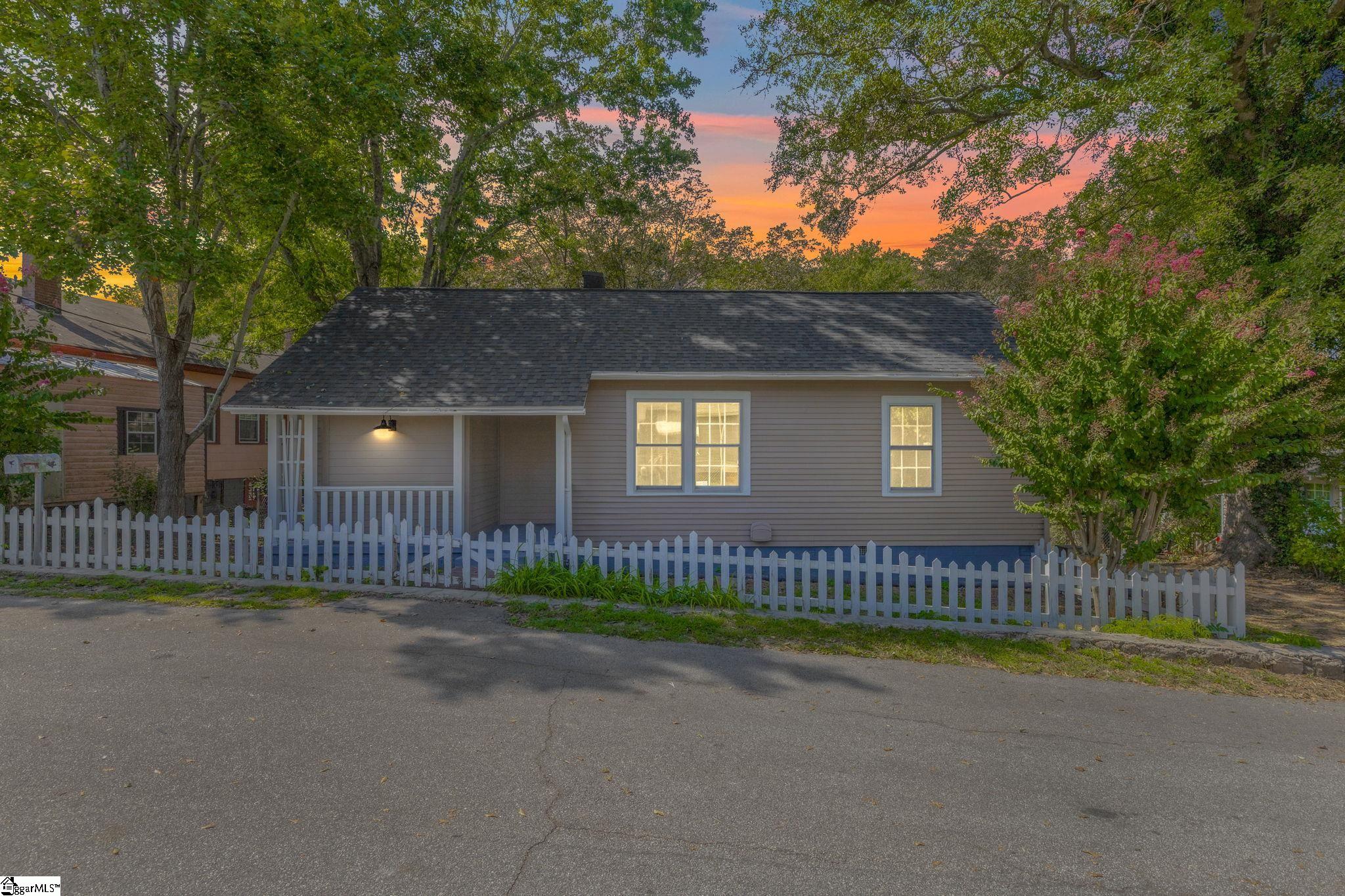 9 Hampton Street Ware Shoals, SC 29692
