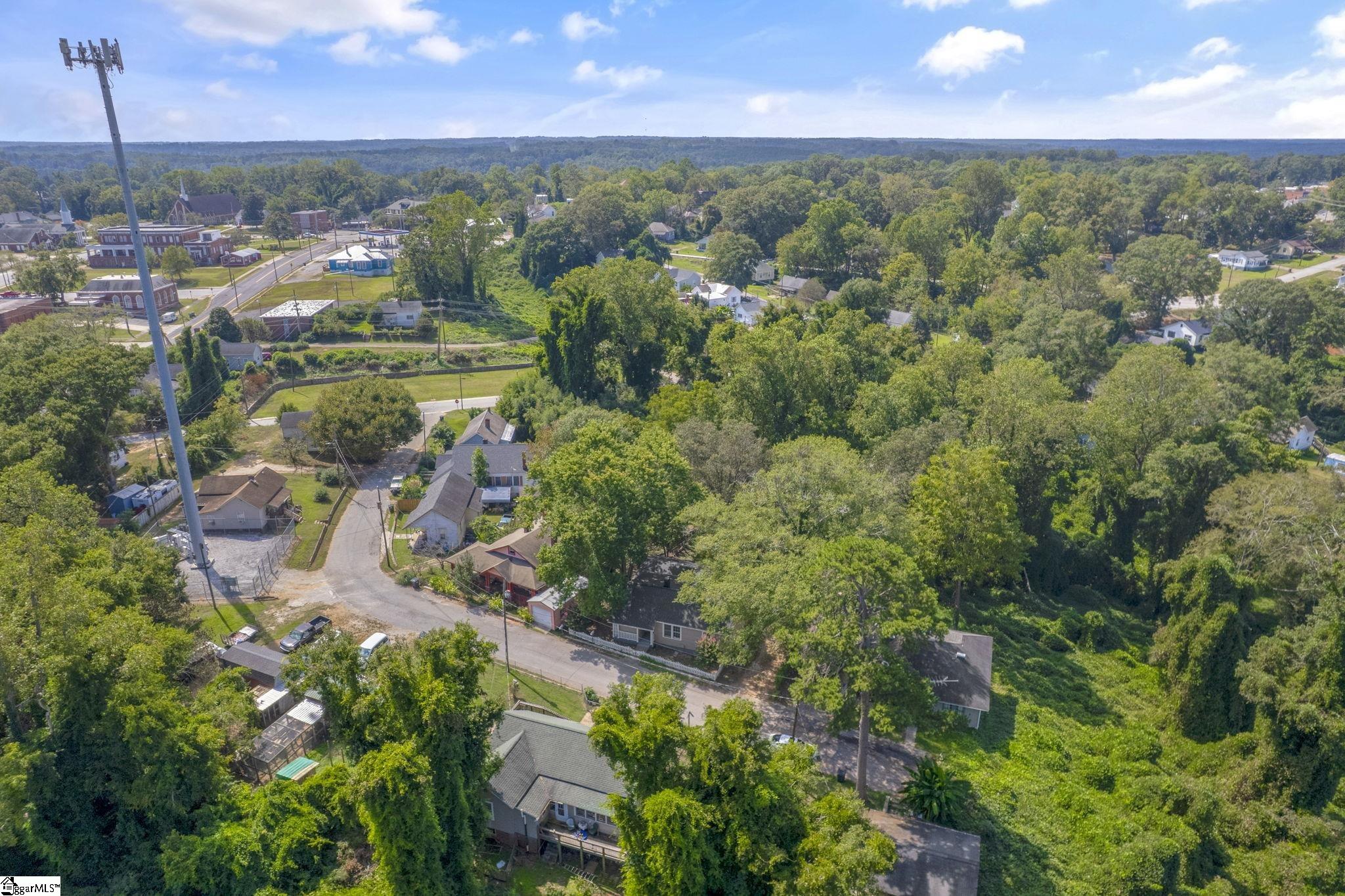 9 Hampton Street Ware Shoals, SC 29692