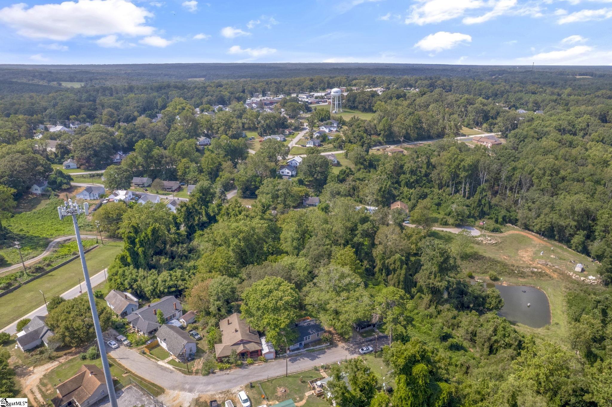 9 Hampton Street Ware Shoals, SC 29692