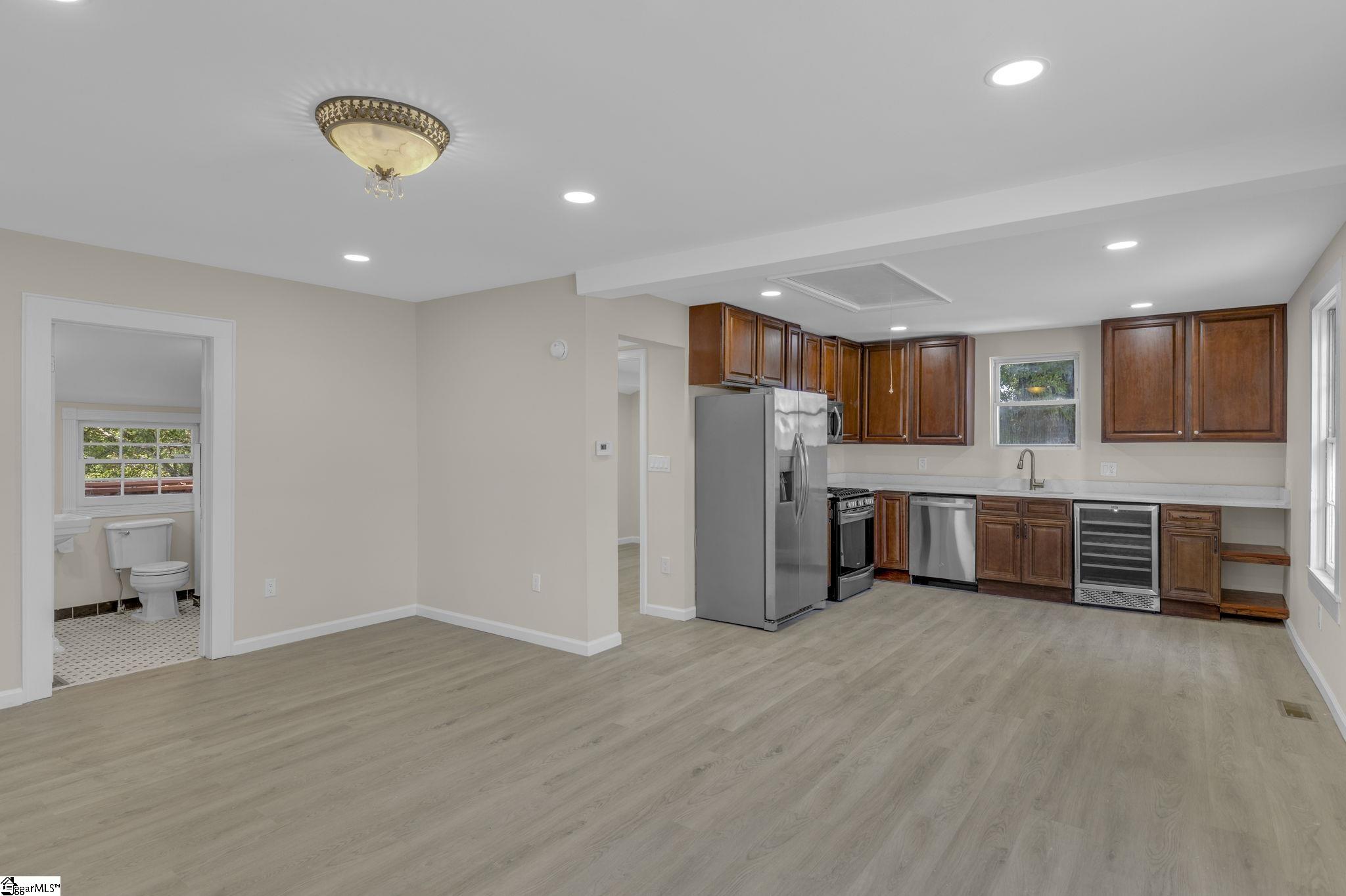9 Hampton Street Ware Shoals, SC 29692