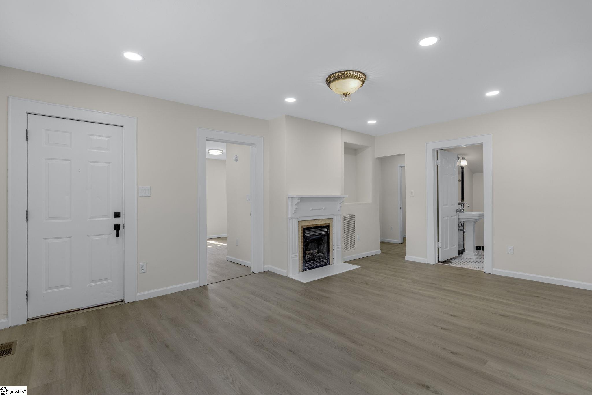 9 Hampton Street Ware Shoals, SC 29692