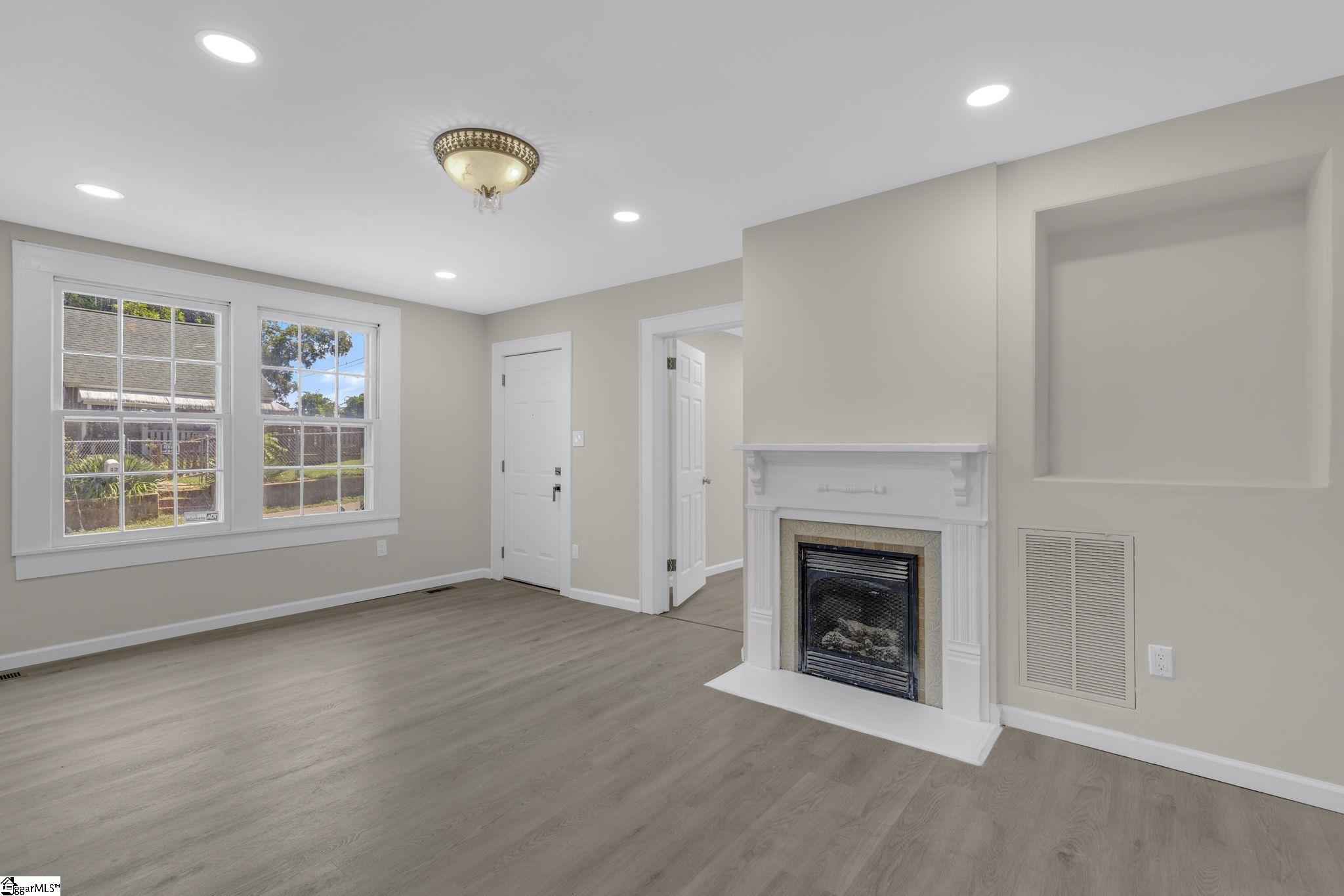 9 Hampton Street Ware Shoals, SC 29692