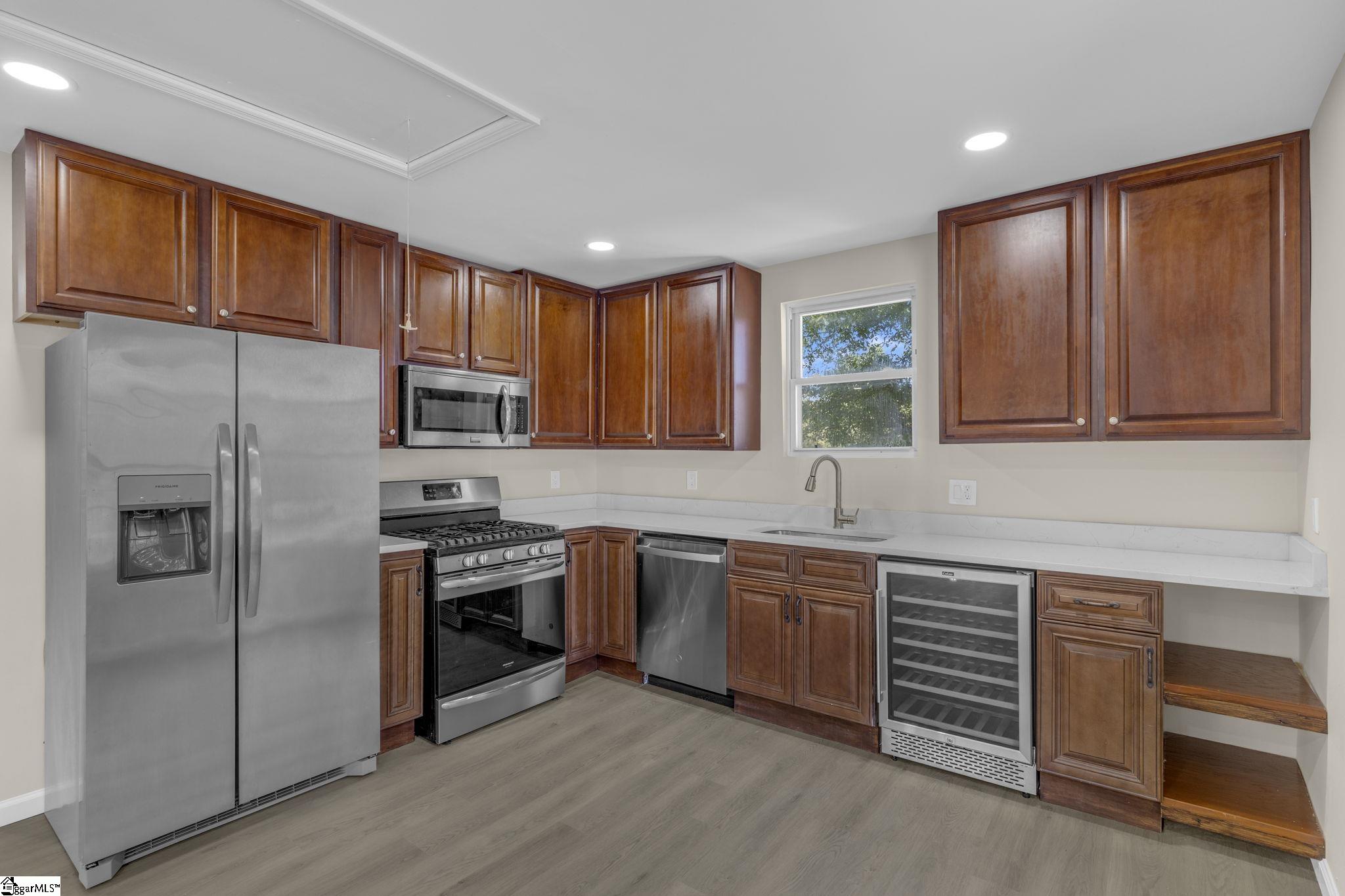 9 Hampton Street Ware Shoals, SC 29692
