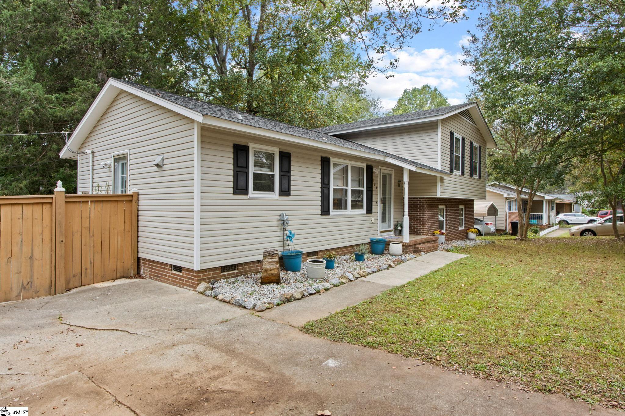 126 Ashdown Drive Simpsonville, SC 29680