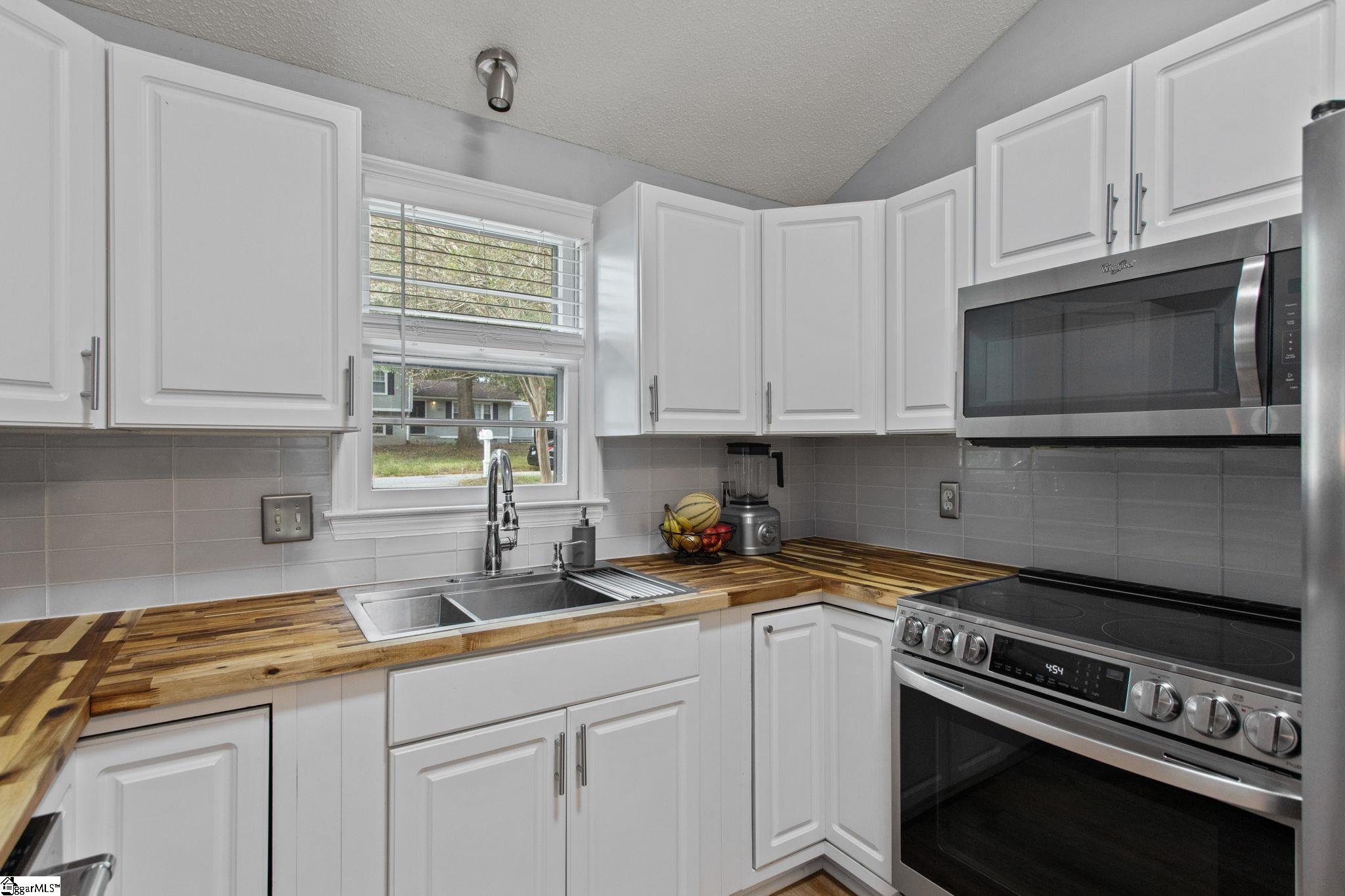 126 Ashdown Drive Simpsonville, SC 29680