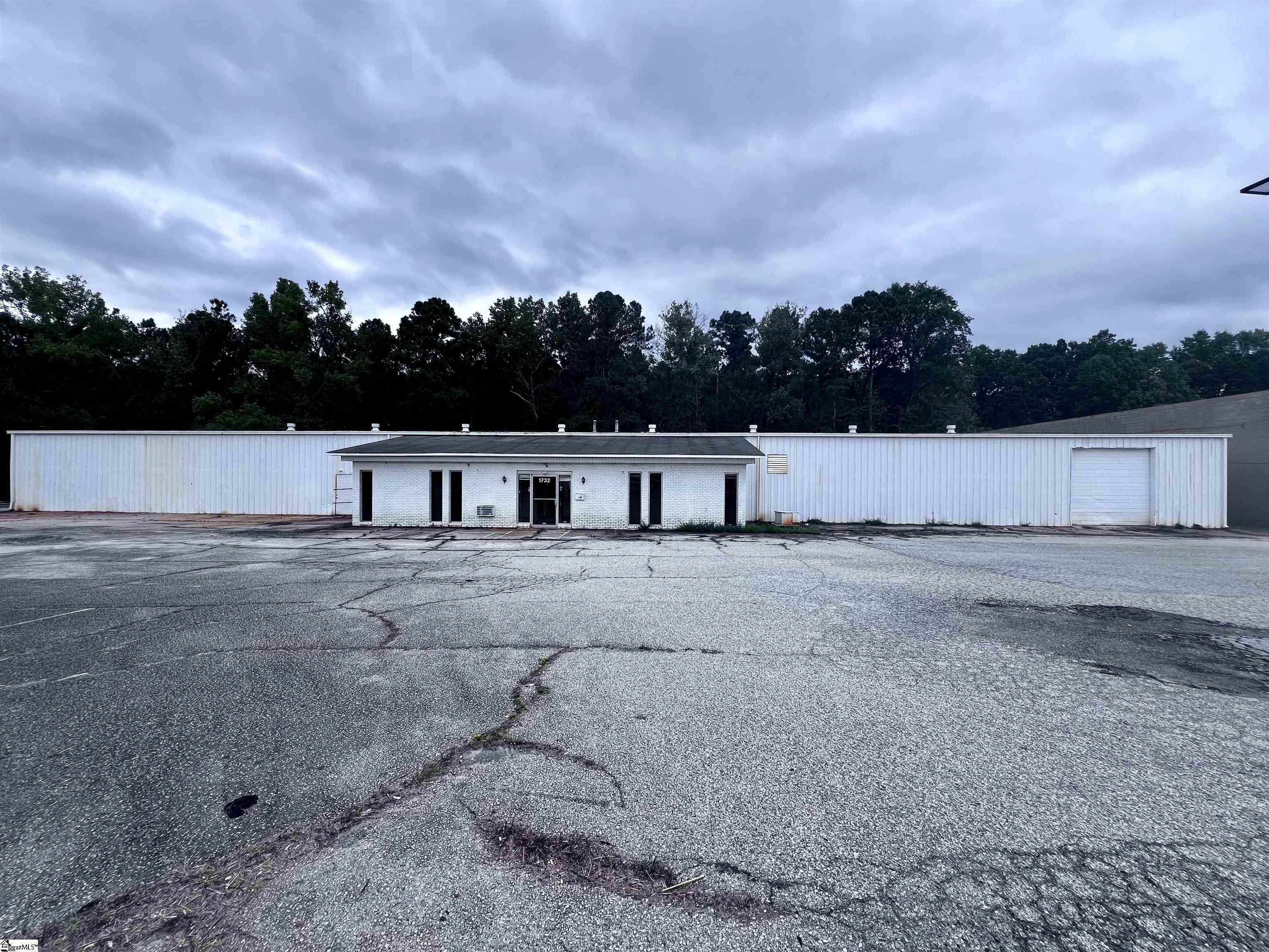 Homes for sale in Greenwood, SC | 1732 Hwy 72 Byp, Greenwood, SC 29649 | MLS# 1570781