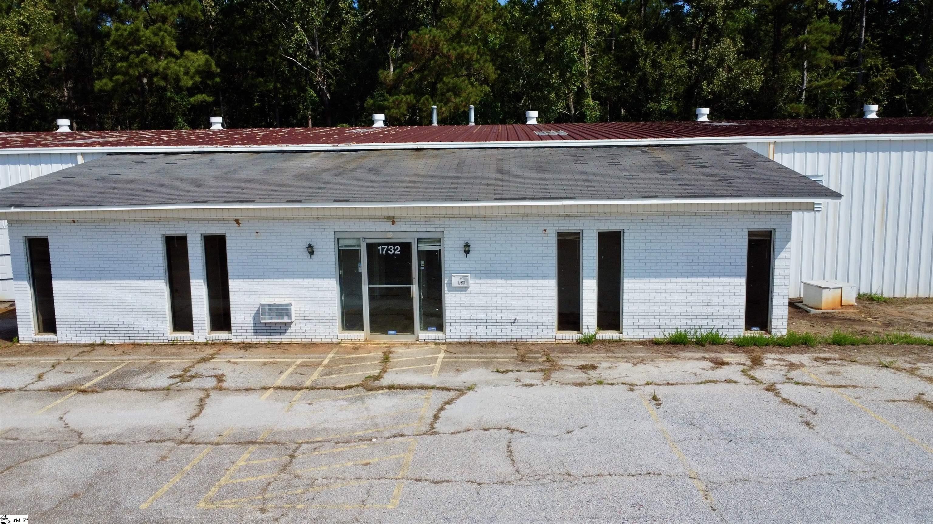 Homes for sale in Greenwood, SC | 1732 Hwy 72 Byp, Greenwood, SC 29649 | MLS# 1570781