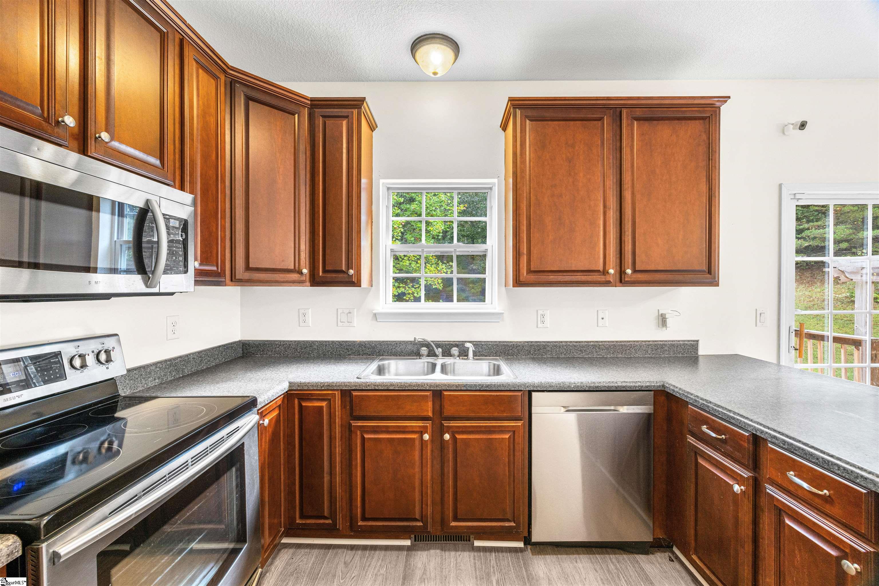 8 Gentian Court Taylors, SC 29687
