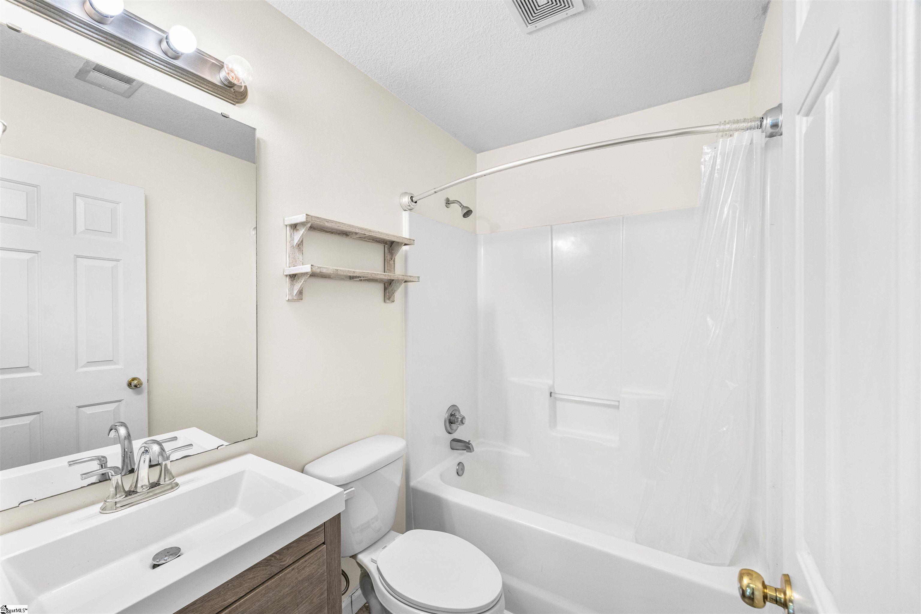 8 Gentian Court Taylors, SC 29687