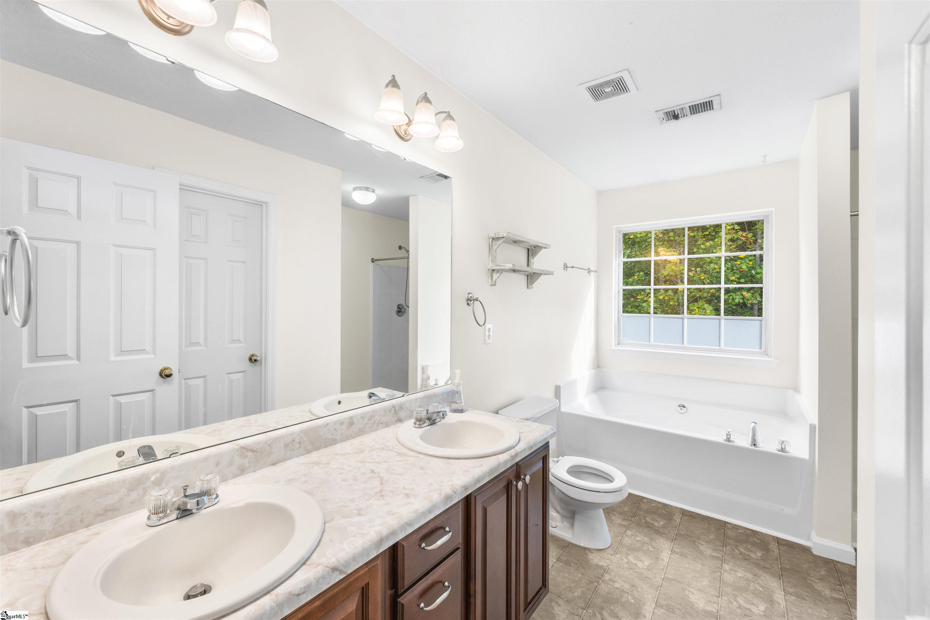 8 Gentian Court Taylors, SC 29687