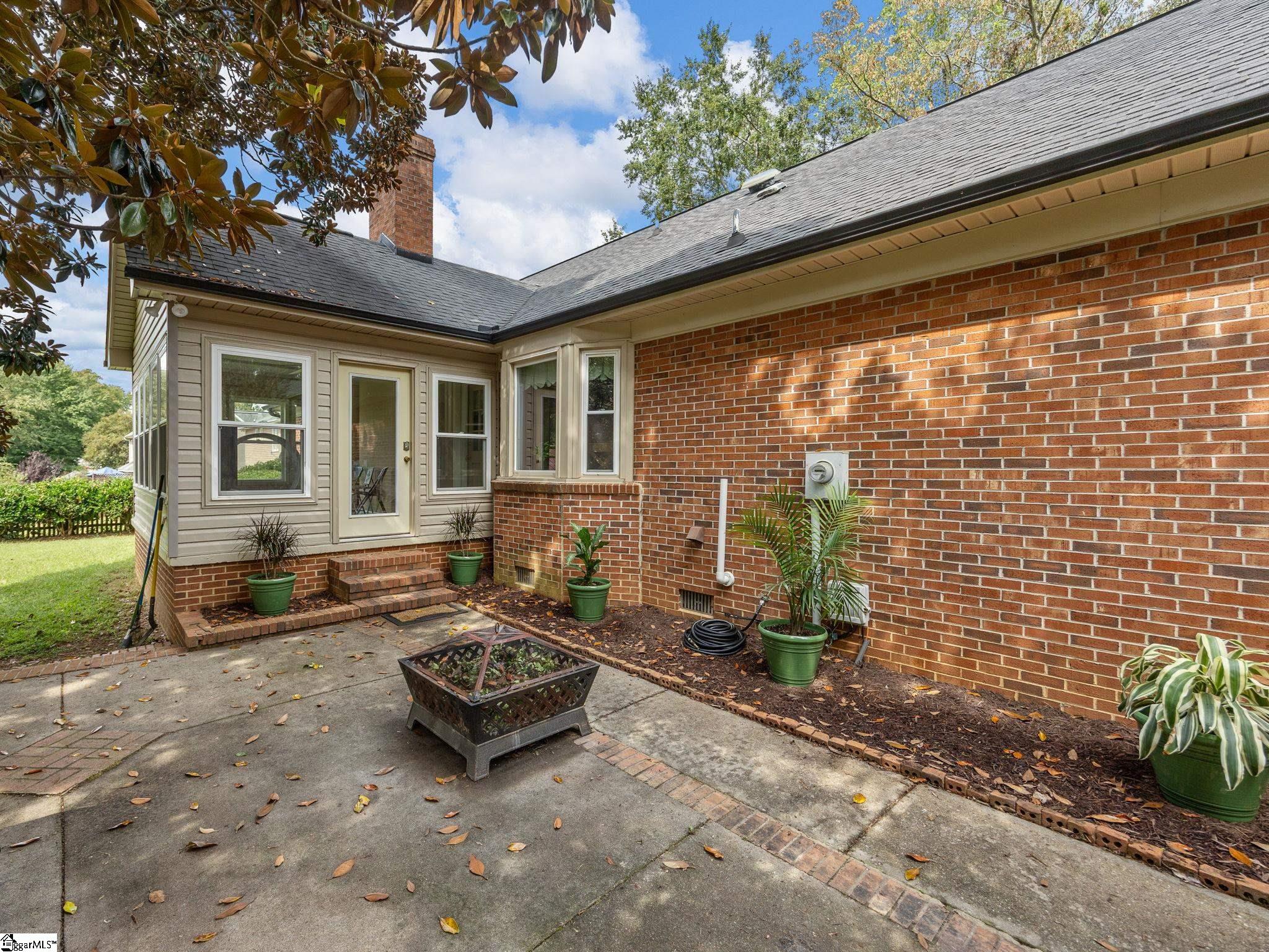 1216 Shoresbrook Road Spartanburg, SC 29301