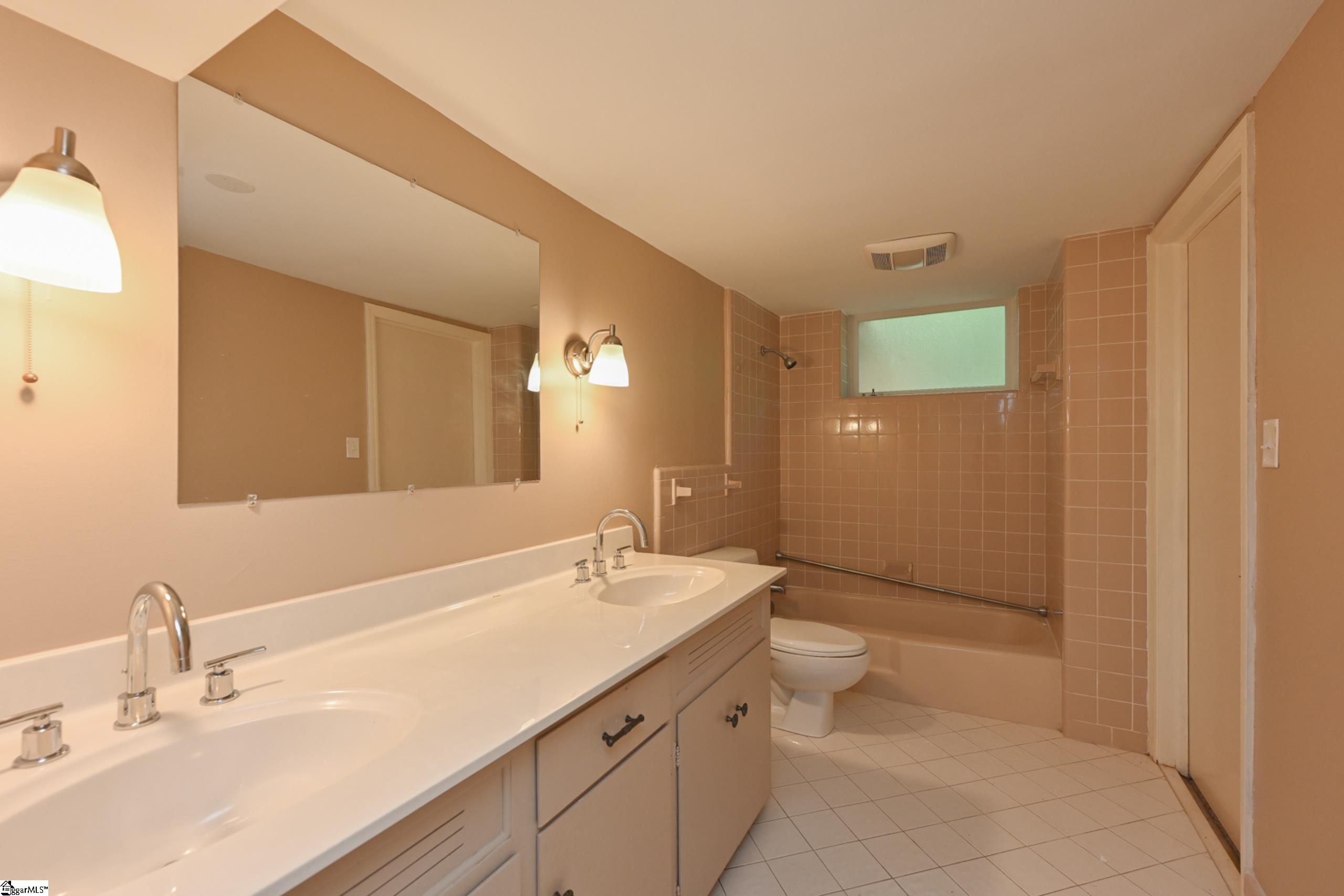4 Estanolle Street Greenville, SC 29615