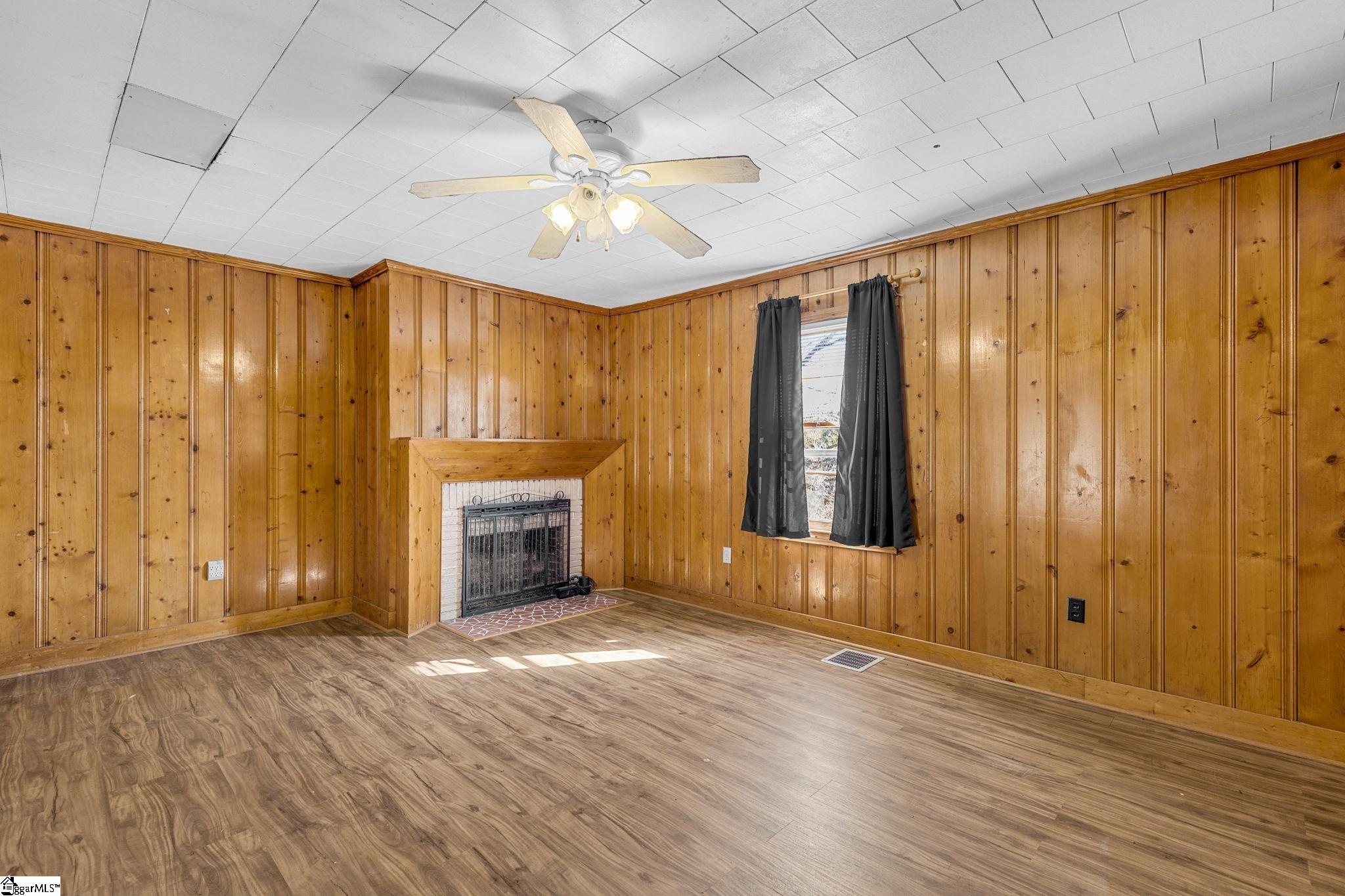308 White Feather Circle Clinton, SC 29325