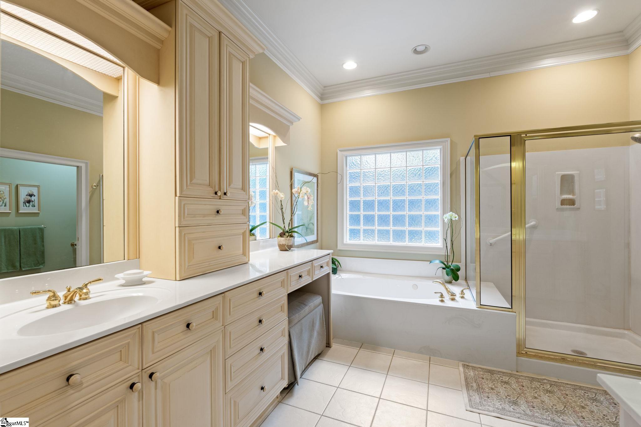 105 E Round Hill Road Greenville, SC 29617