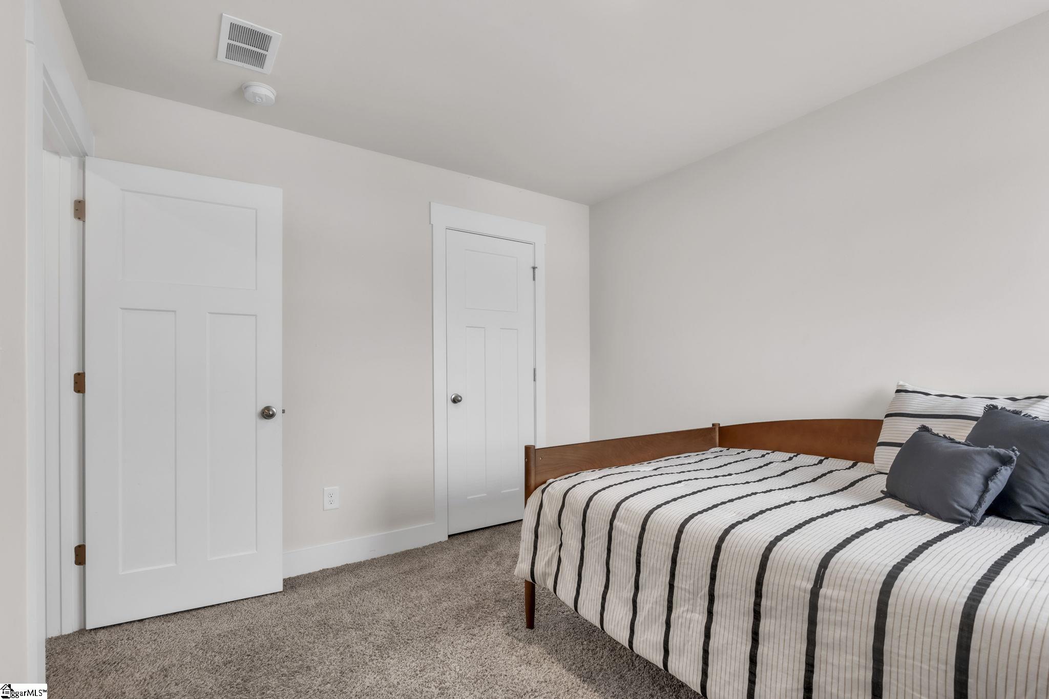12 Shorncliffe Road Simpsonville, SC 29680