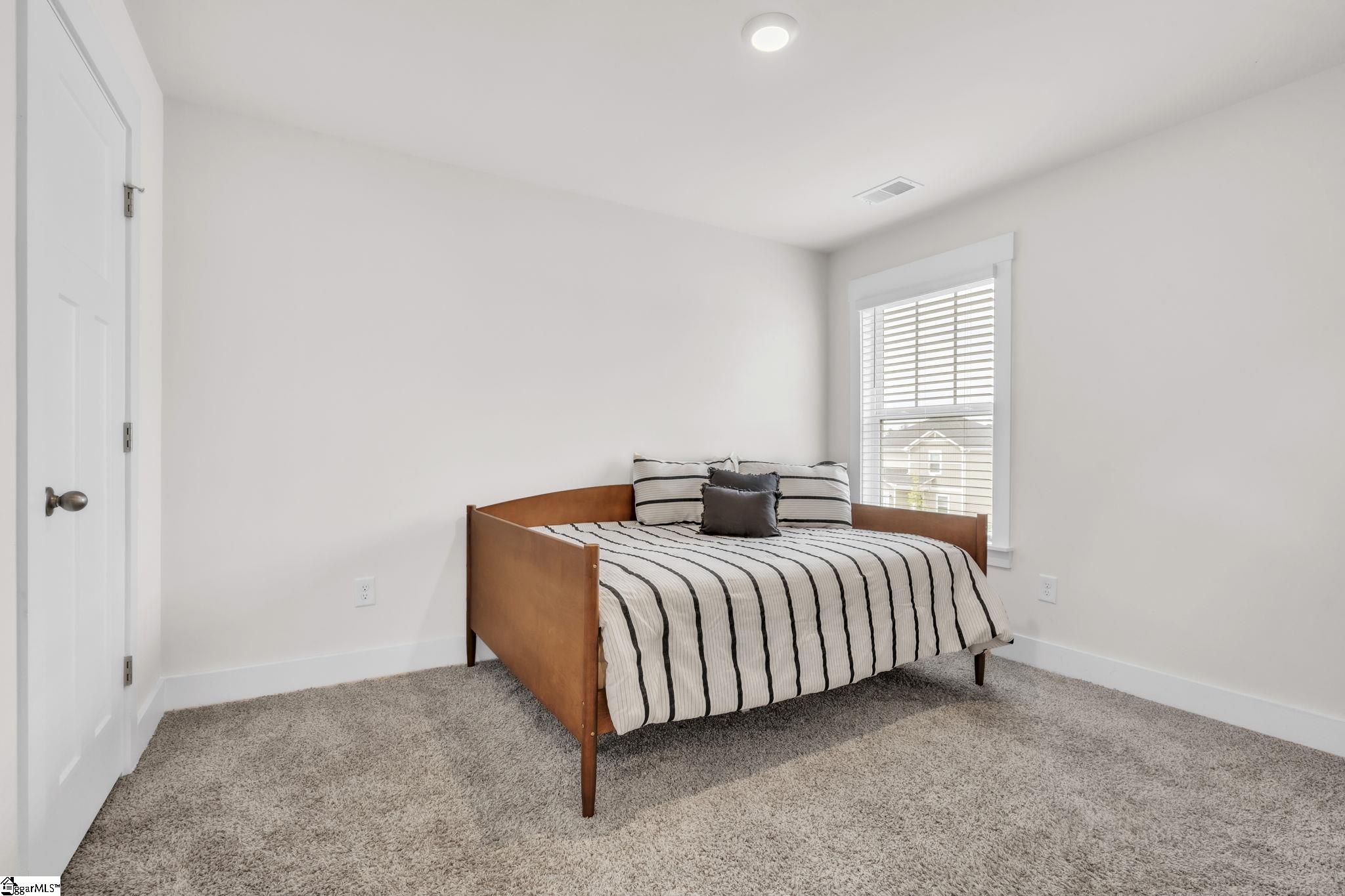 12 Shorncliffe Road Simpsonville, SC 29680
