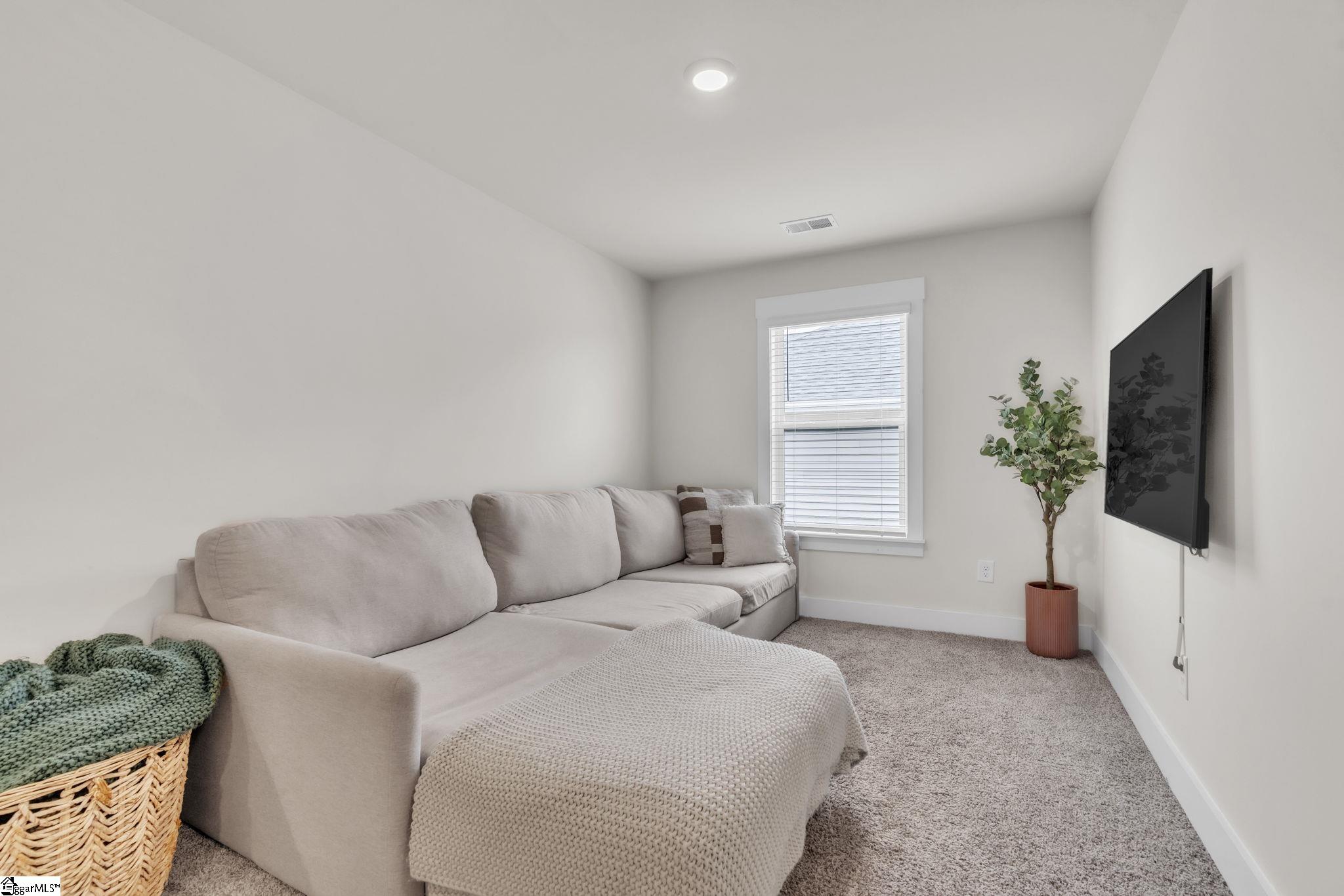 12 Shorncliffe Road Simpsonville, SC 29680