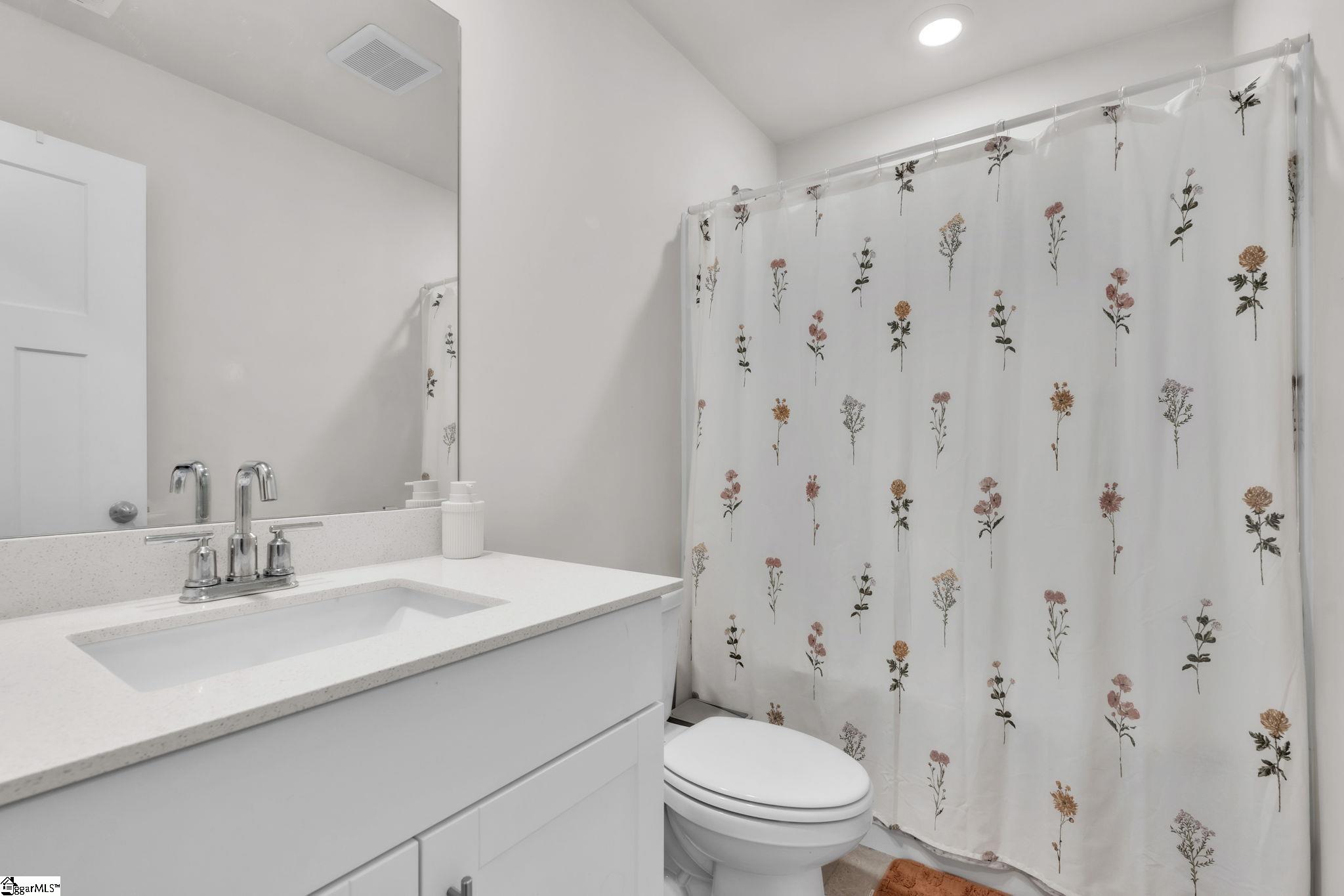 12 Shorncliffe Road Simpsonville, SC 29680