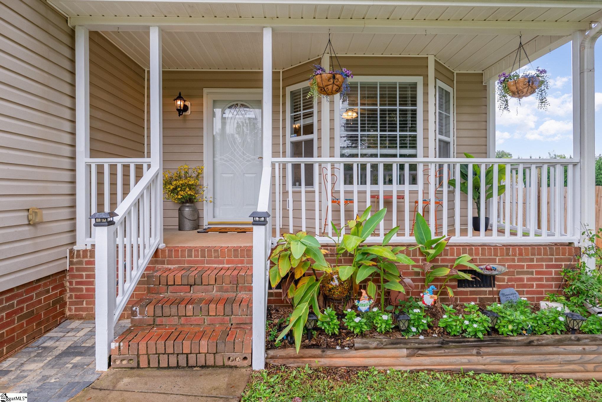 16 Mockernut Court Taylors, SC 29687-5864