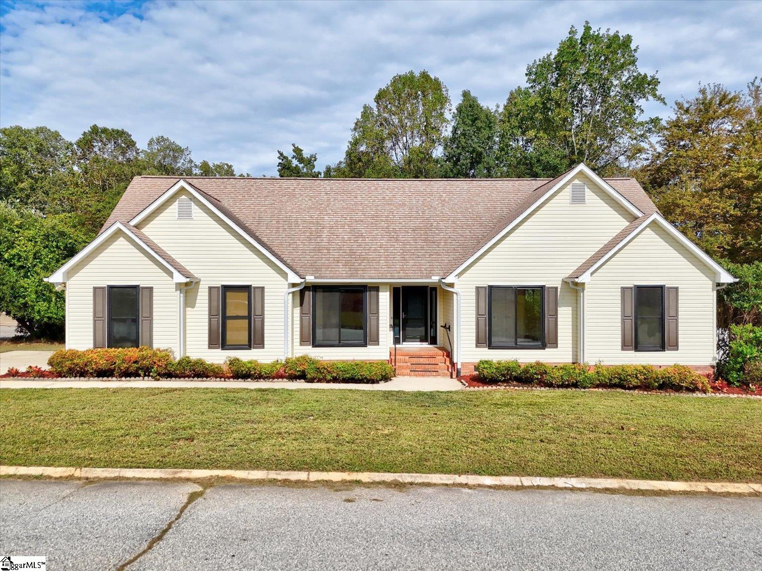 6 W Fairgate Court Simpsonville, SC 29680