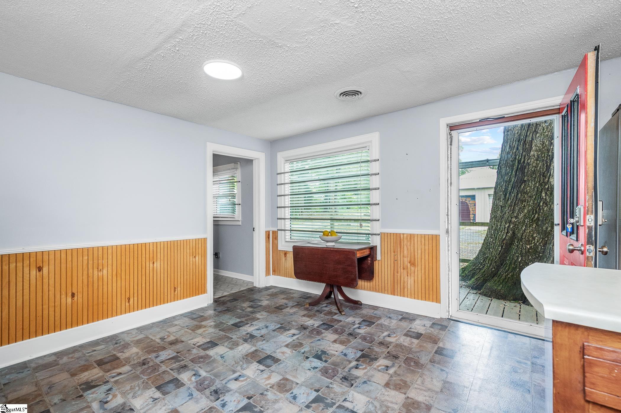 13 Meadors Avenue Greenville, SC 29605